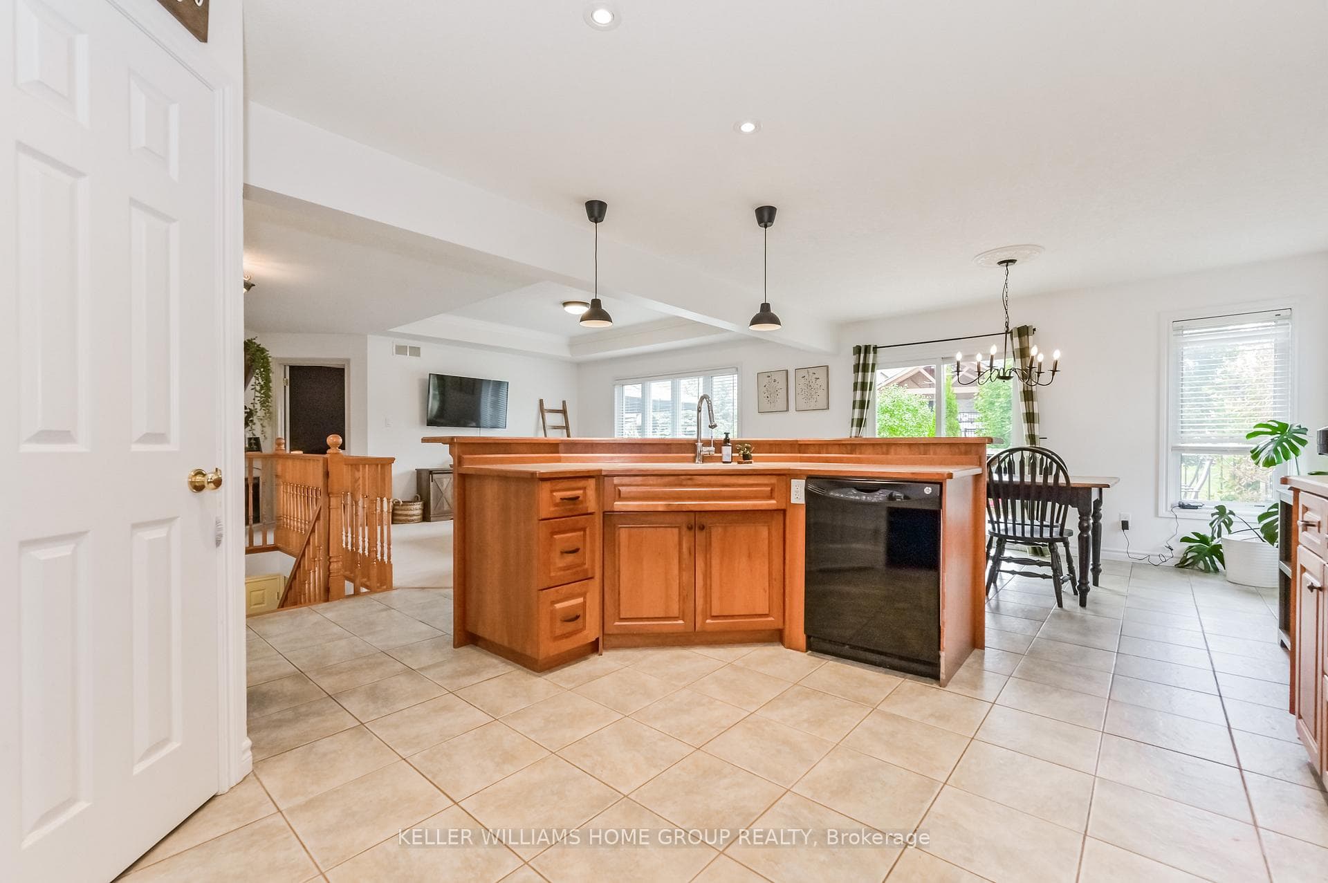 115 Andrews Drive photo 8