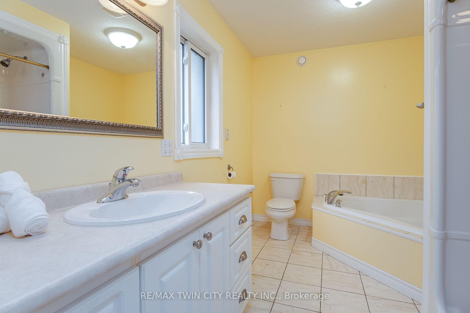 190 Laschinger Boulevard photo 23