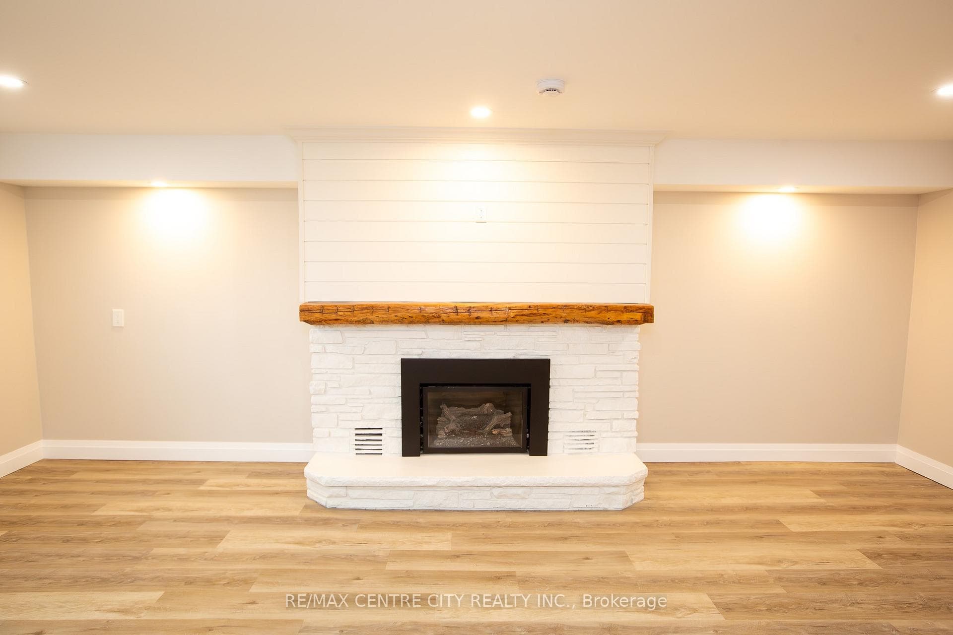 2193 Miller Avenue photo 33