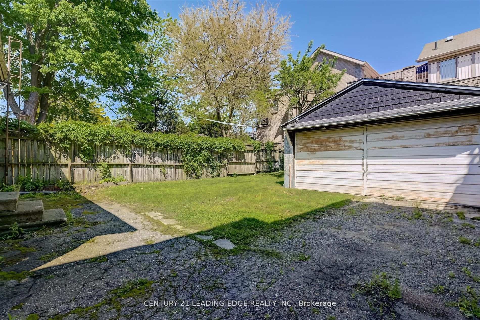 32 Crescentwood Road photo 18