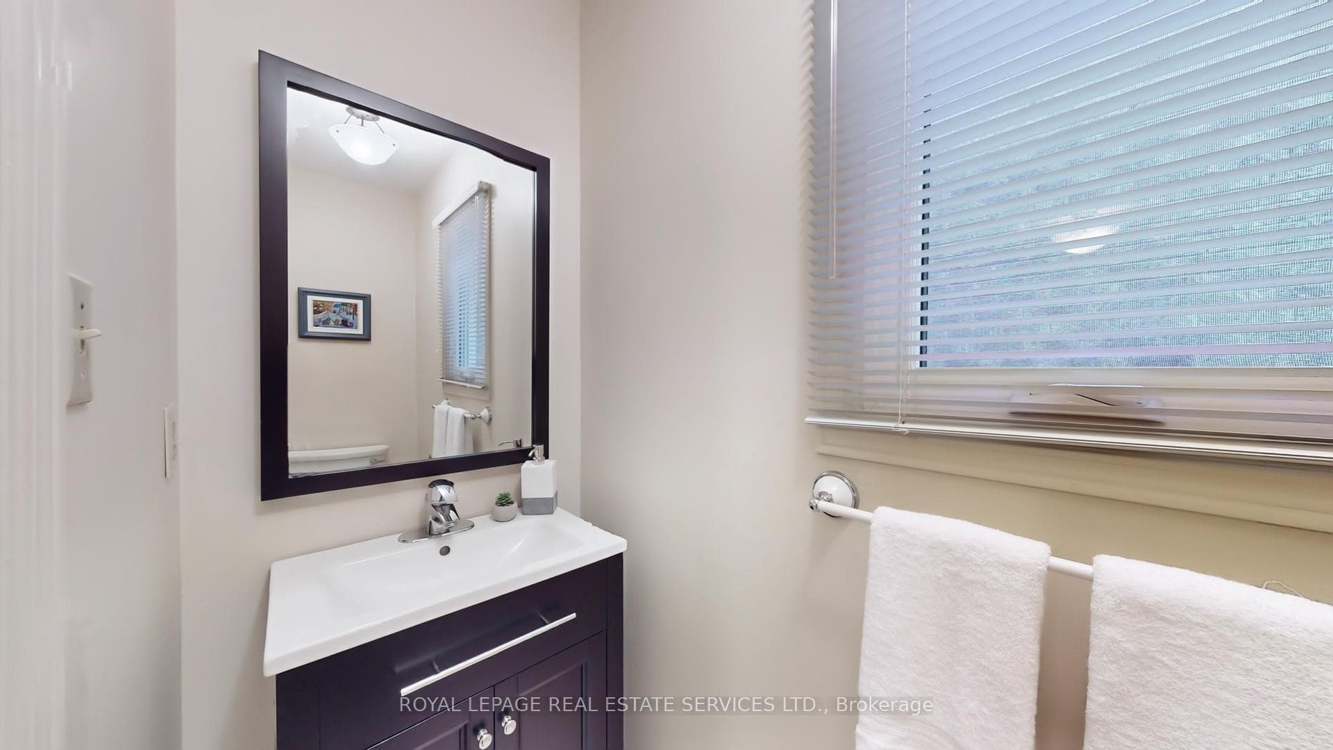 249 Thornway Avenue photo 15