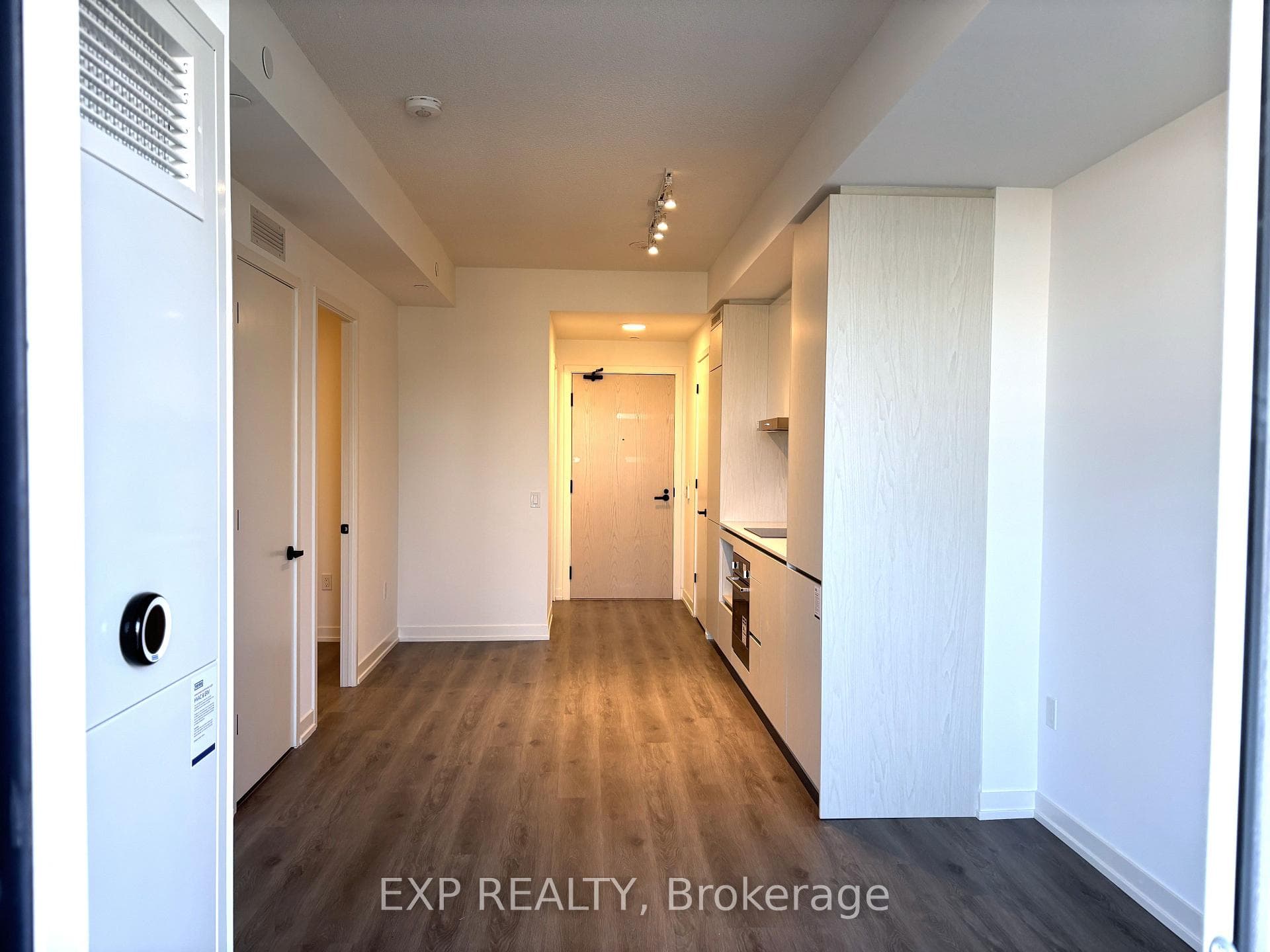28 Interchange Way Unit 1809 photo 7