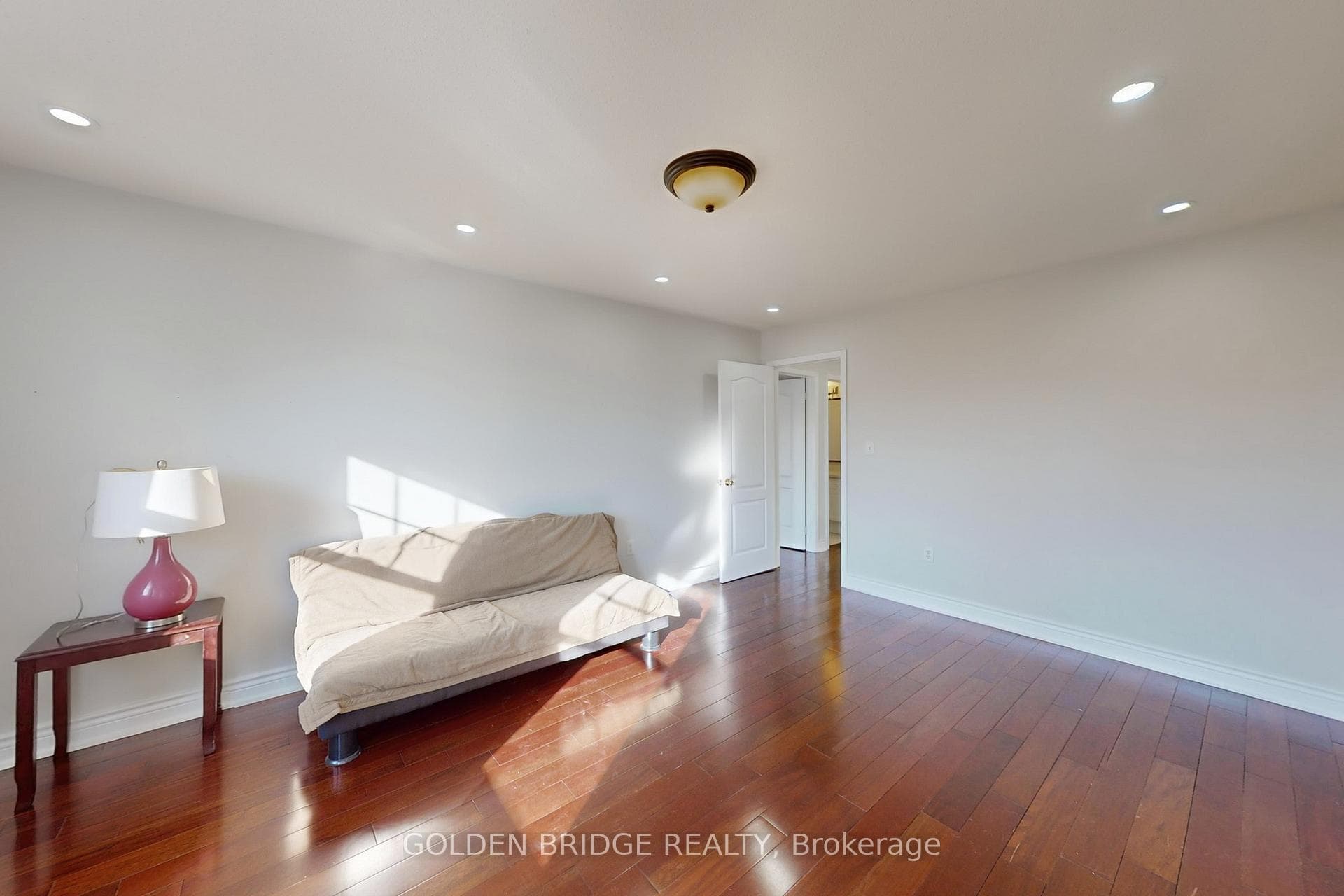 158 Worthington Avenue photo 22