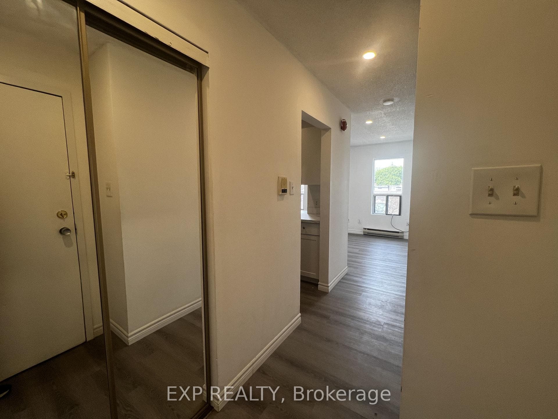 102 Greensides Avenue Unit 11 photo 2