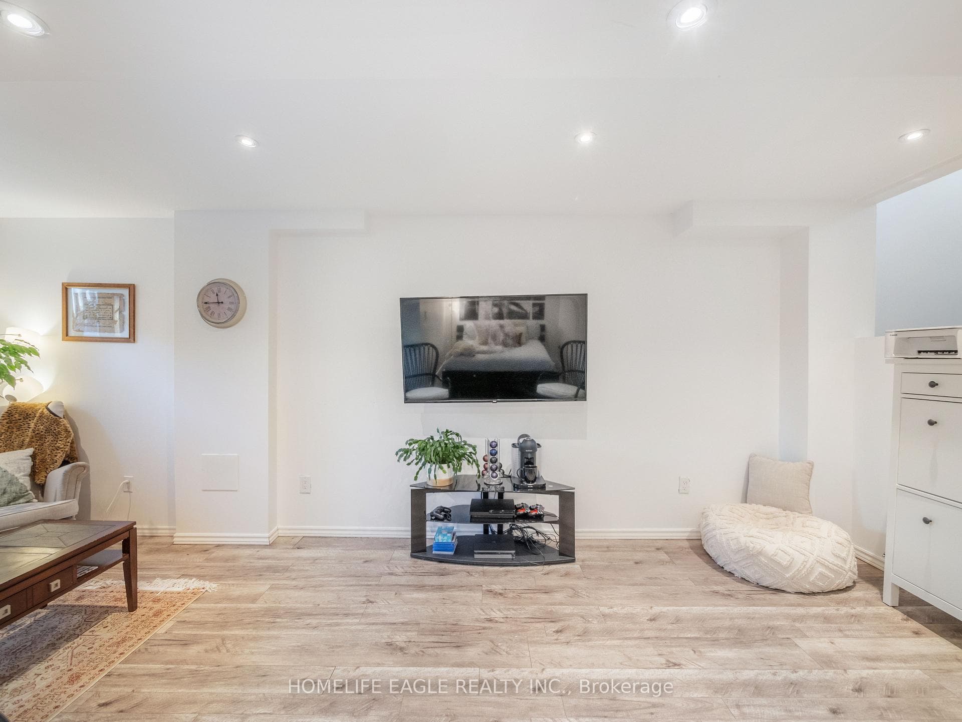 39 Walkview Crescent photo 18
