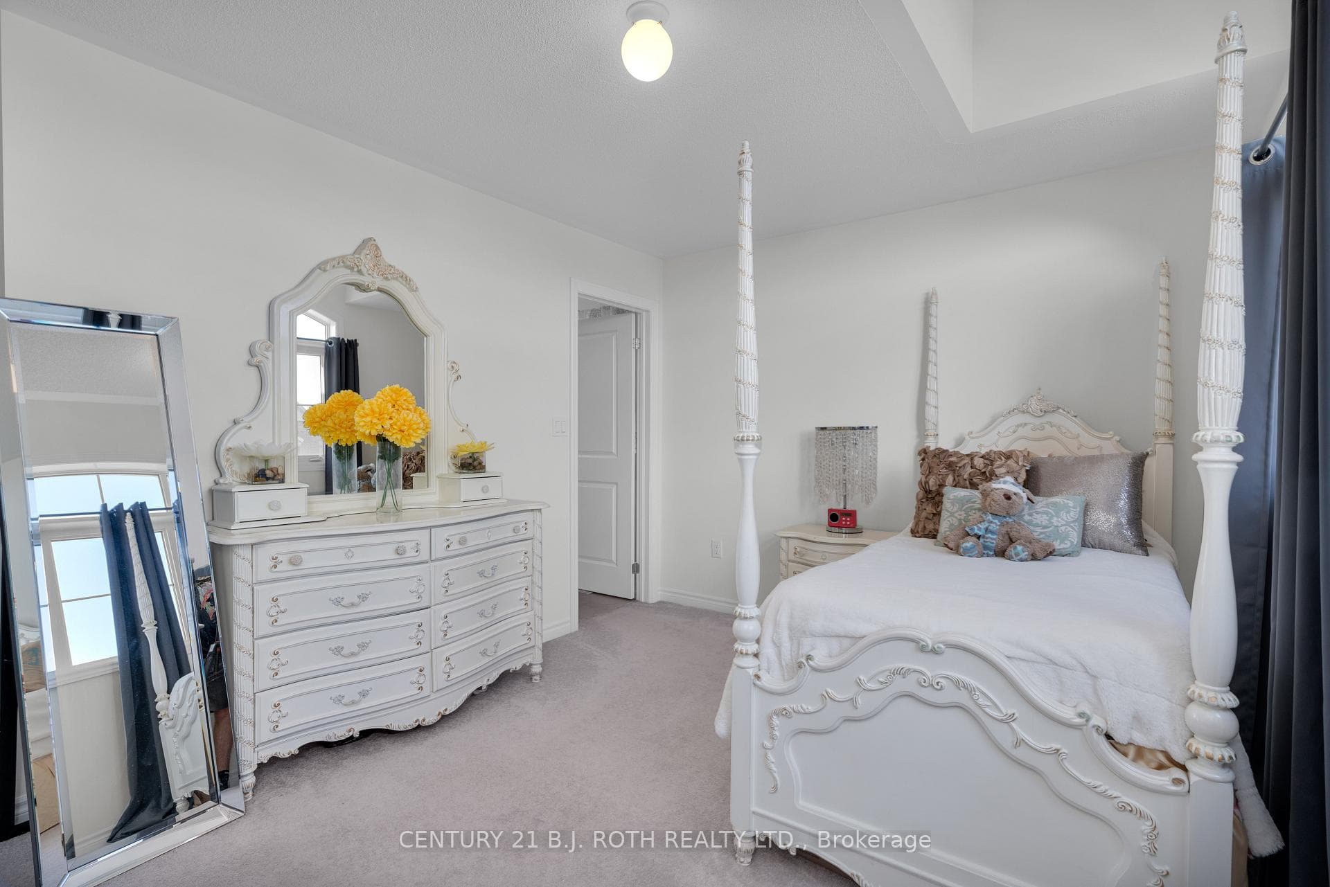 1056 Wickham Road photo 24