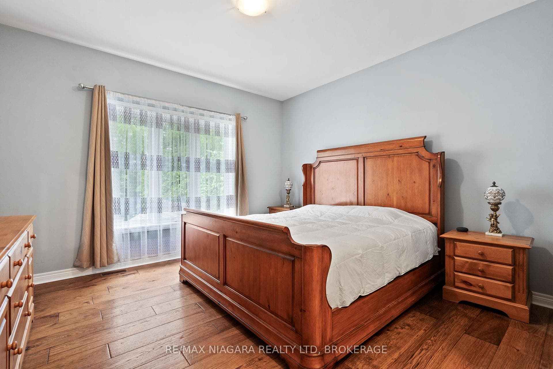 255 Lakeshore Road photo 13