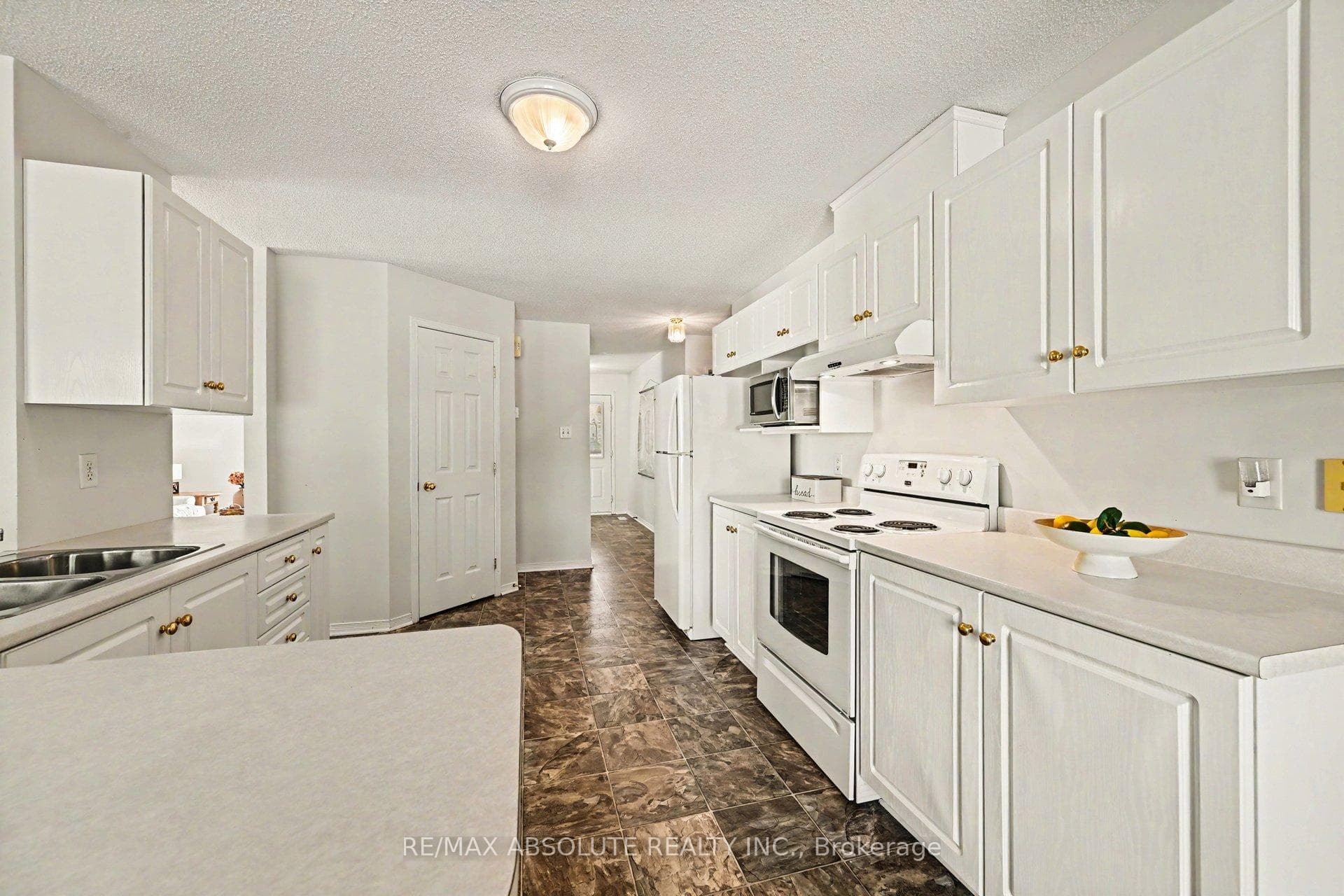 1 River Ridge Crescent photo 14