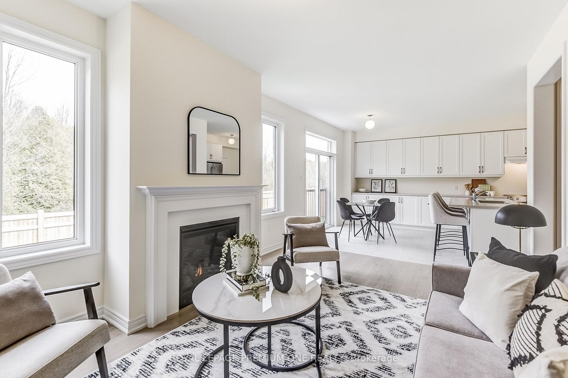 468 Black Cherry Crescent photo 18