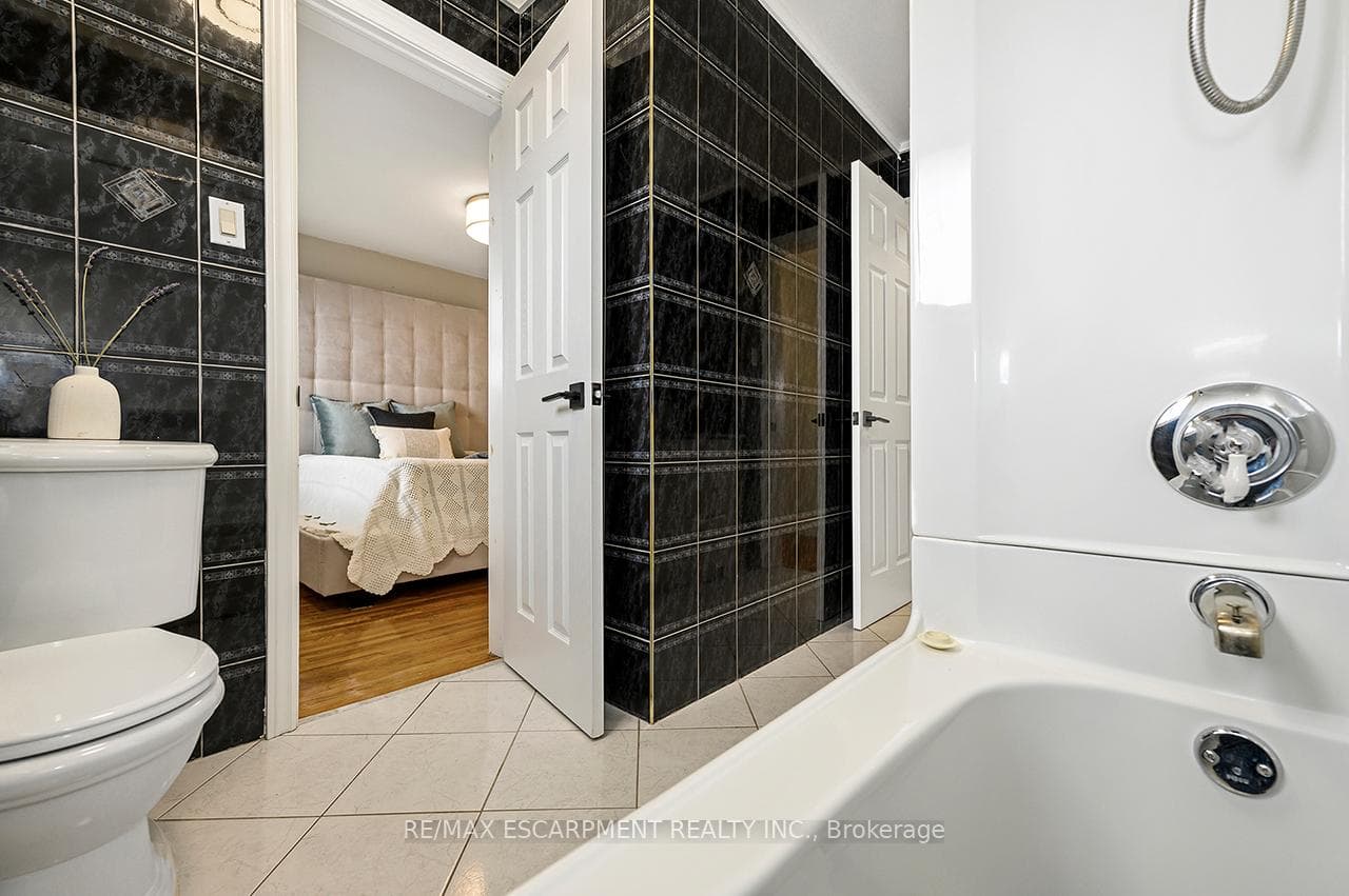 3726 Holden Crescent photo 25