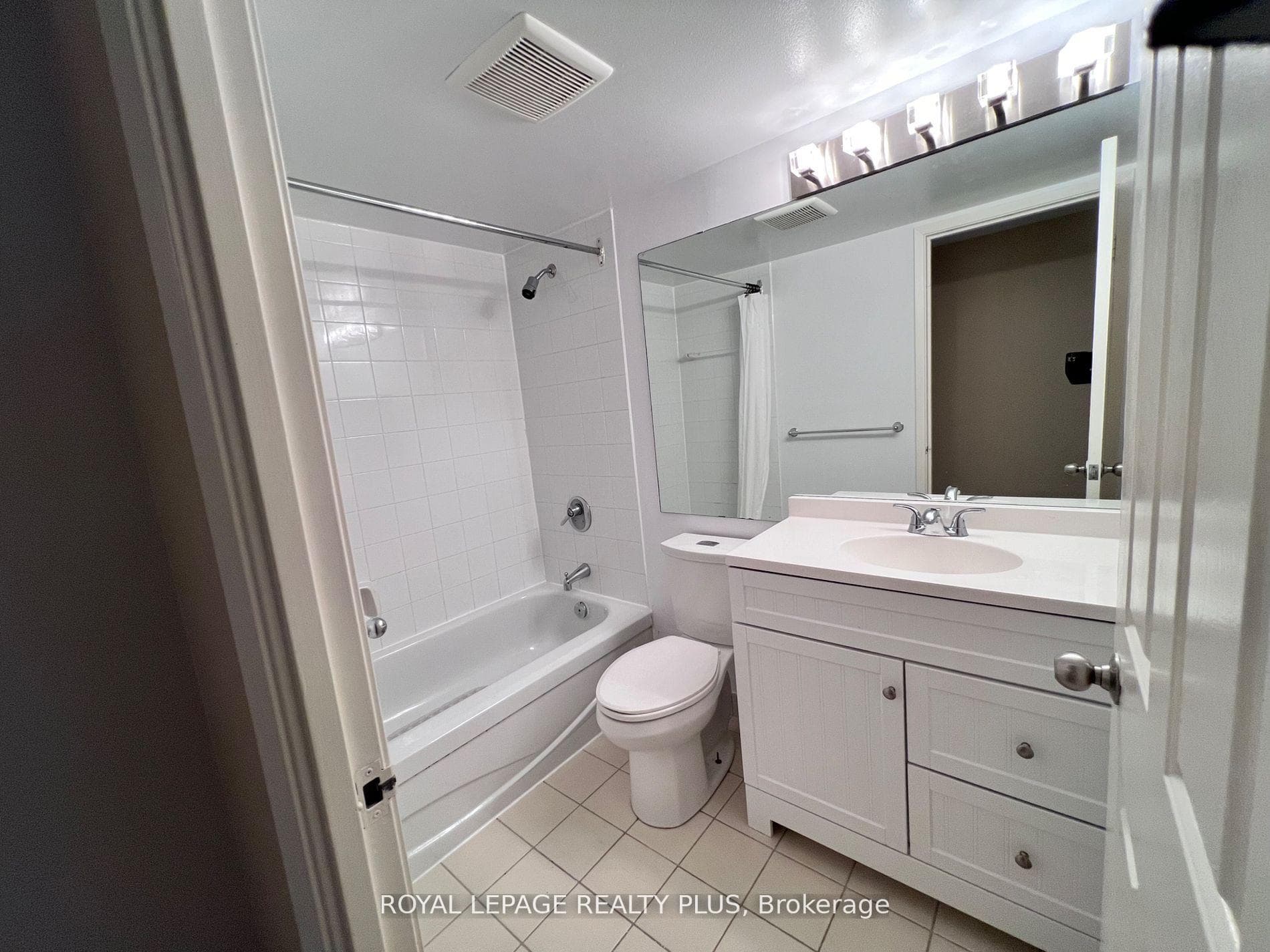 44 Gerrard Street Unit 1601 photo 24