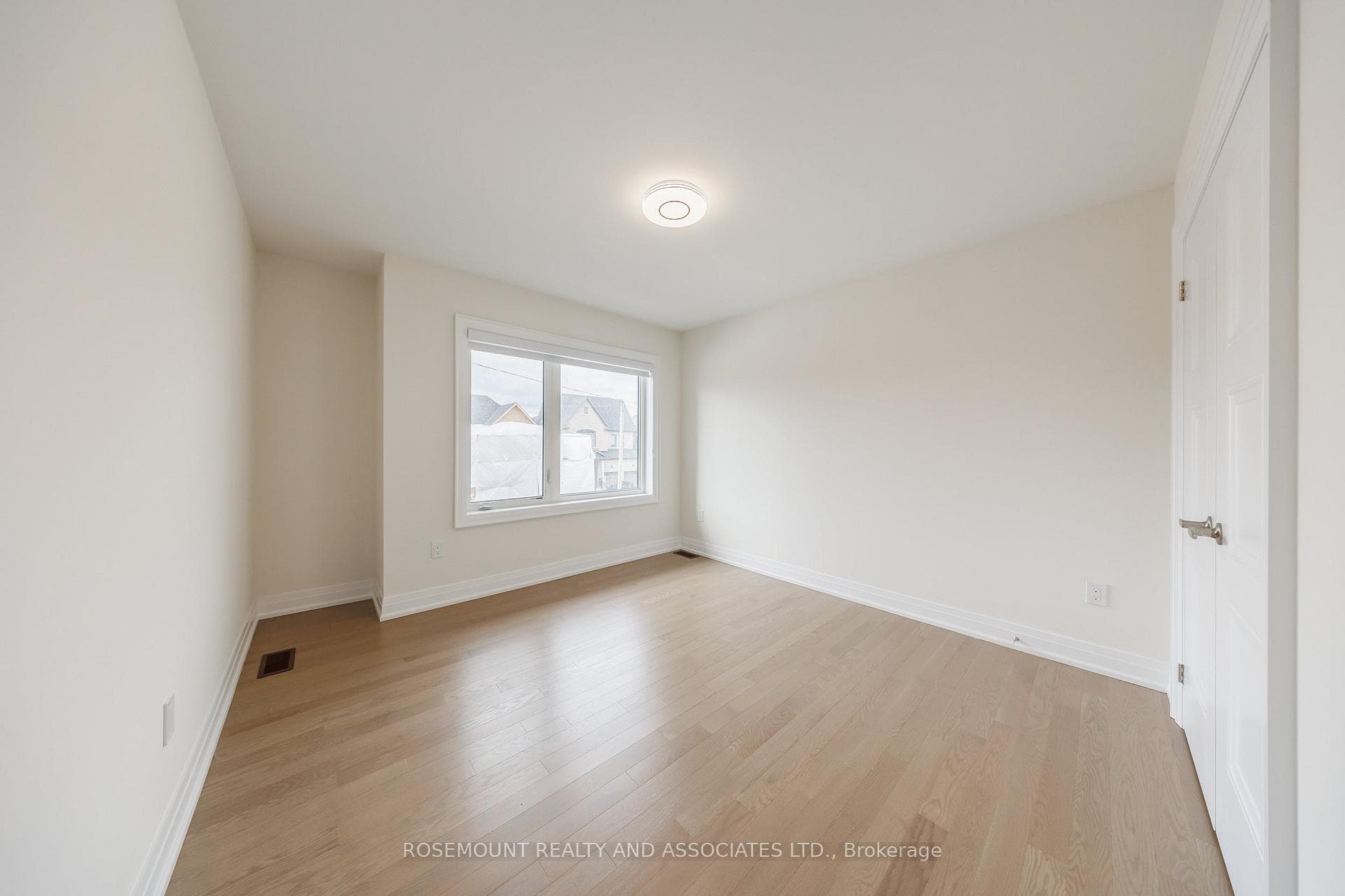 19 Wesley Brooks Street photo 22
