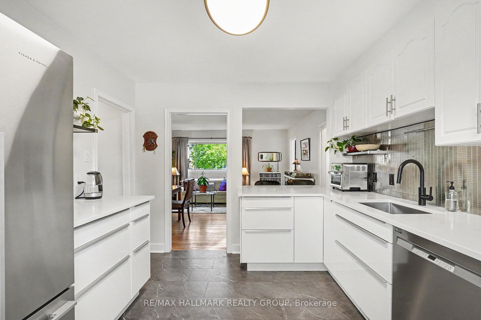 371 Sunnyside Avenue photo 9