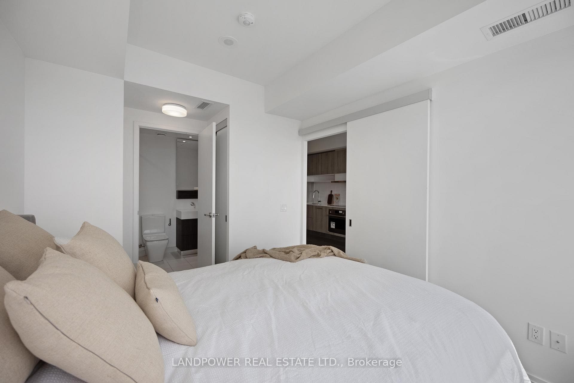 5 Soudan Avenue Unit 3002 photo 17