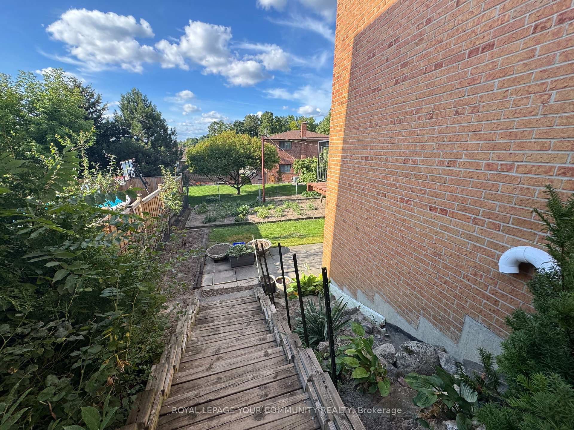 160 Jules Avenue photo 37
