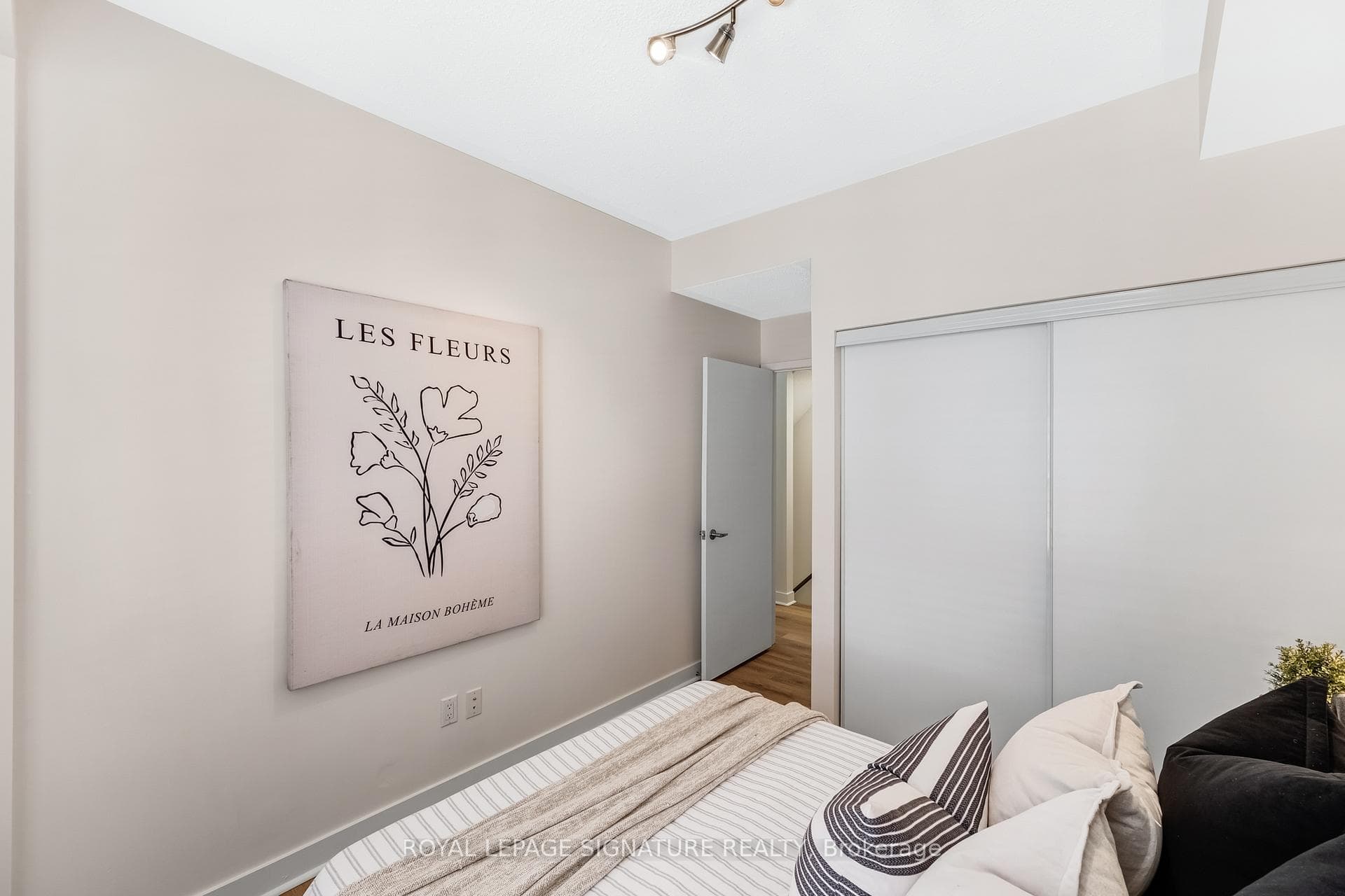 1398 Bloor Street Unit 2 photo 22