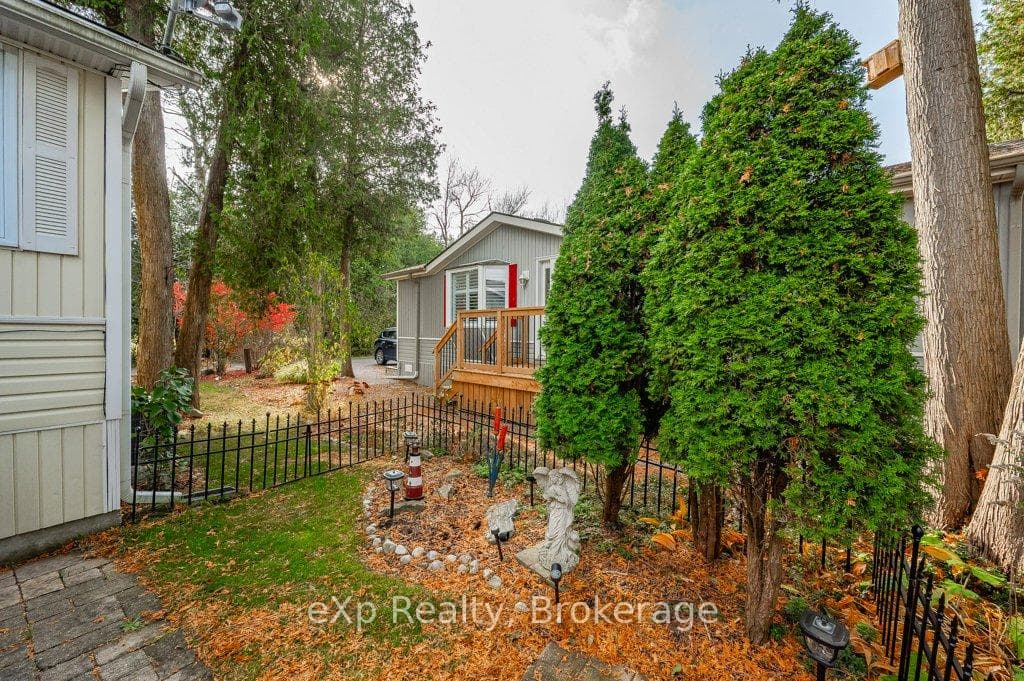 4 Bush Lane photo 40