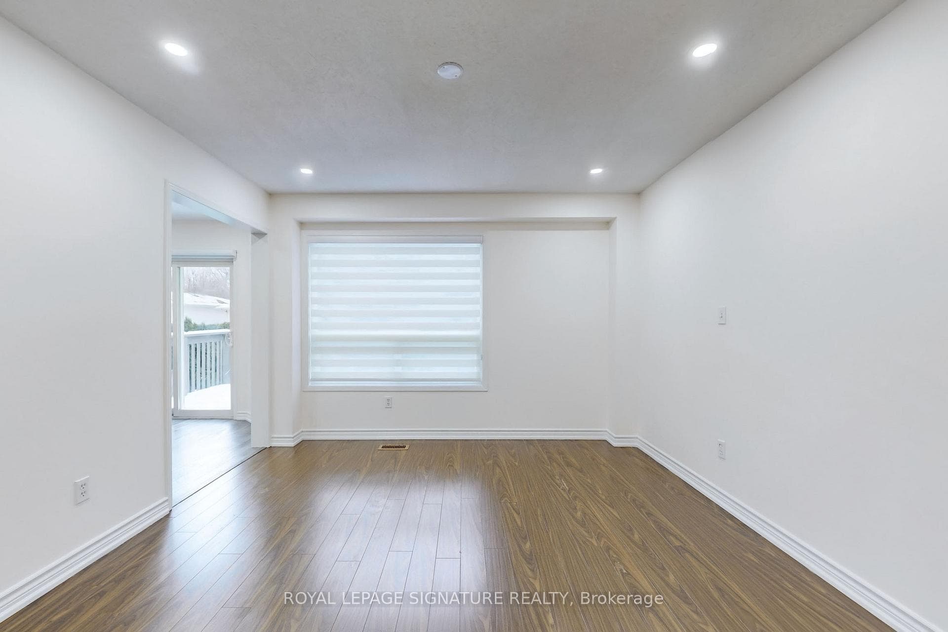 451 Compton Crescent photo 9