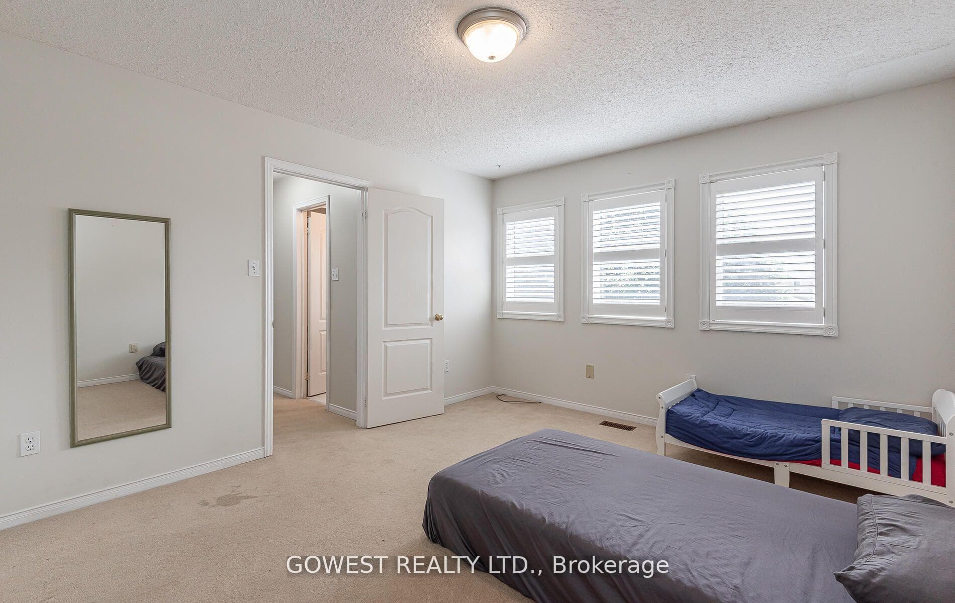 52 Davis Crescent photo 28
