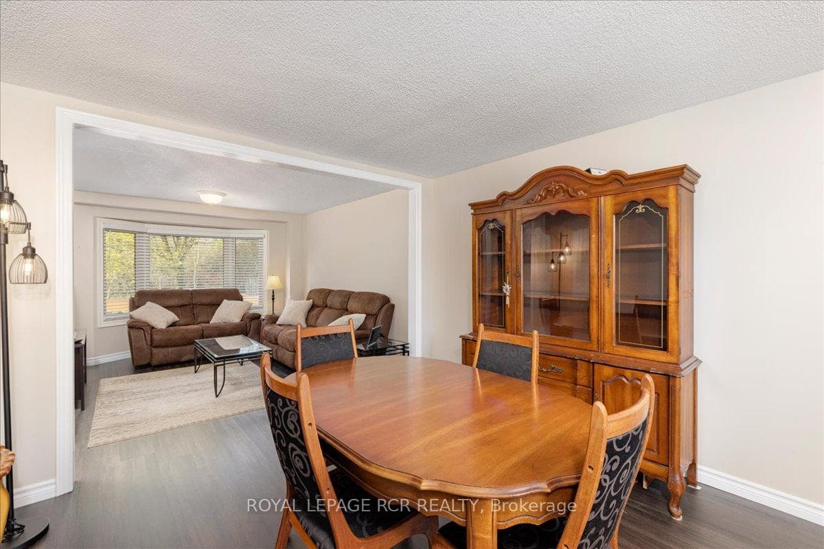 229 Elmwood Crescent photo 5