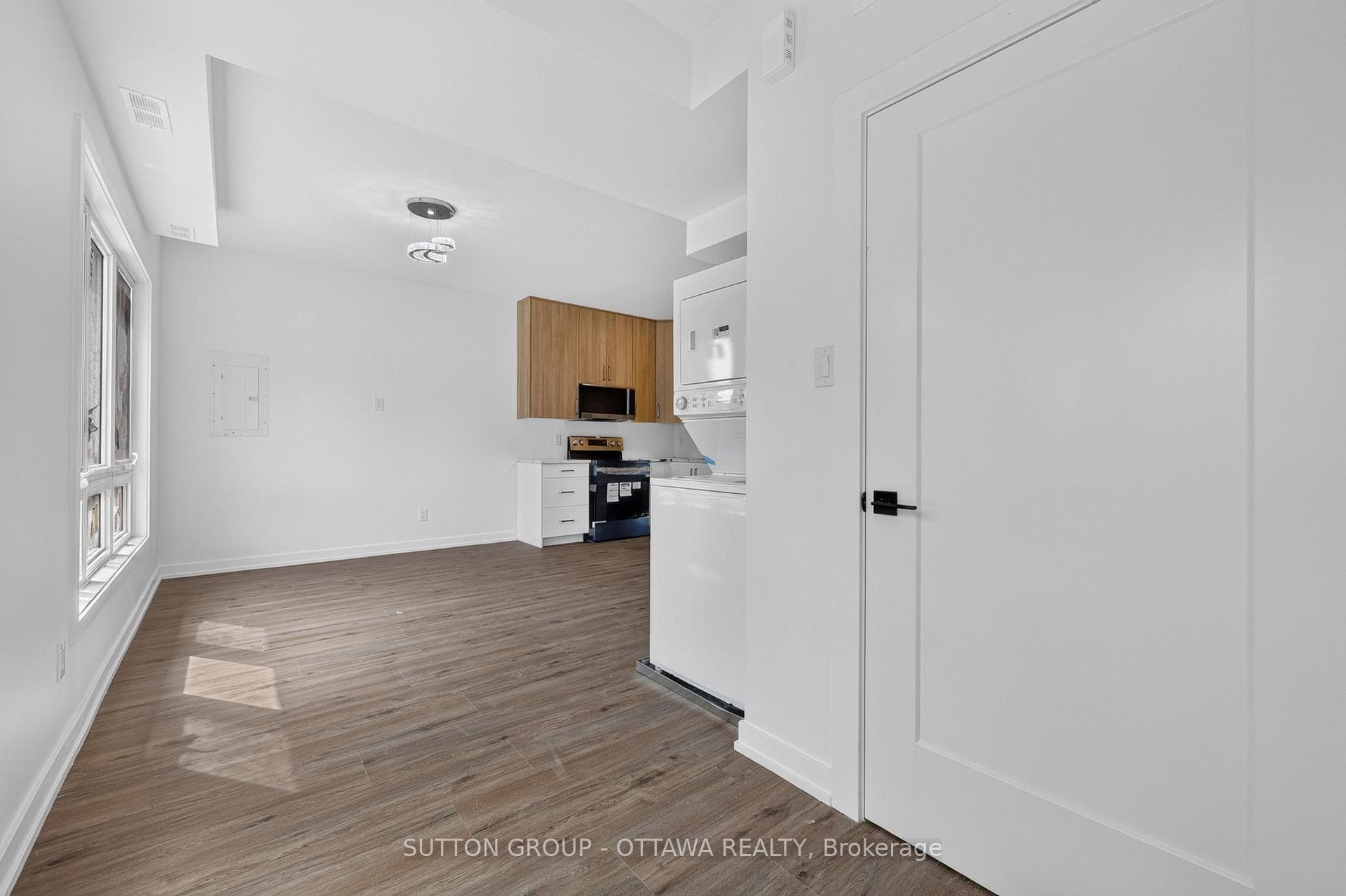 944 Woodroffe Avenue photo 3