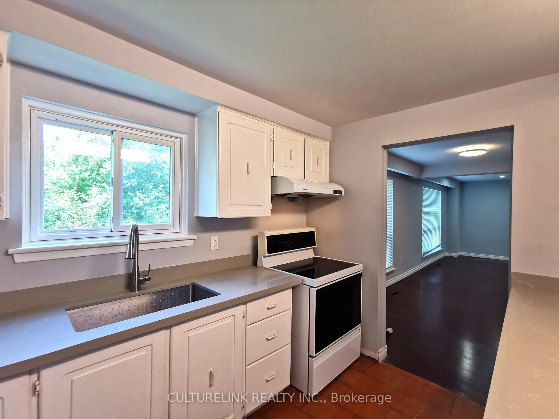 18 Westwater Drive photo 7