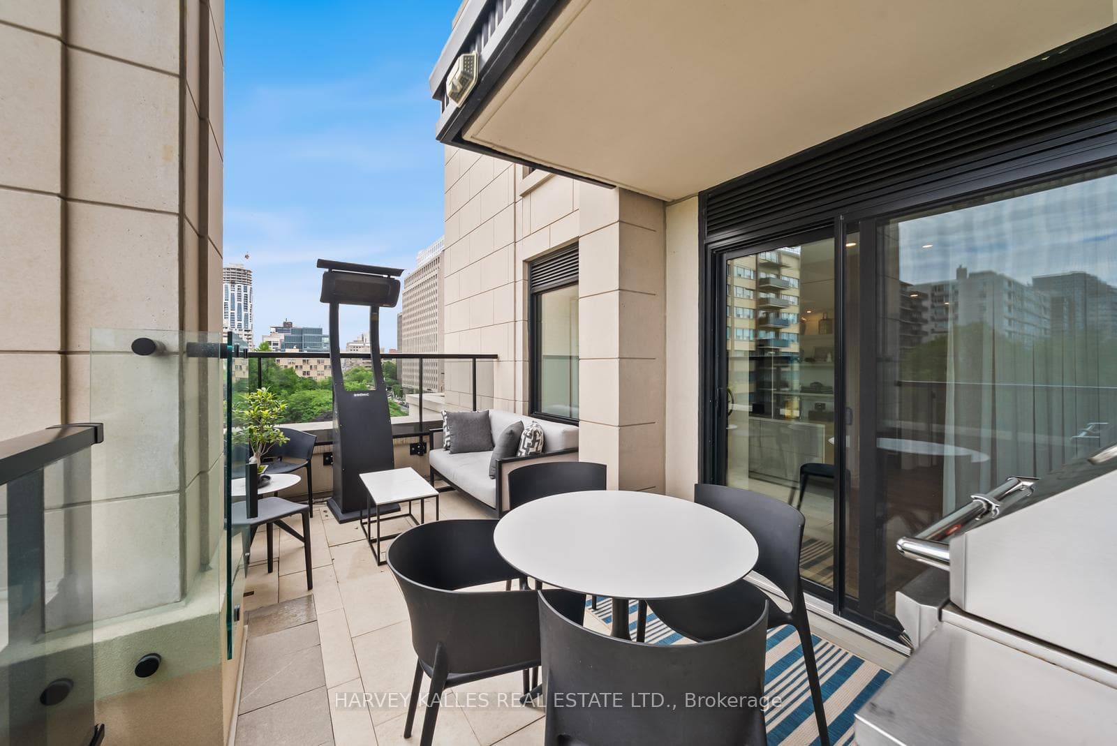 Corner Terrrace Eating area with BBQ