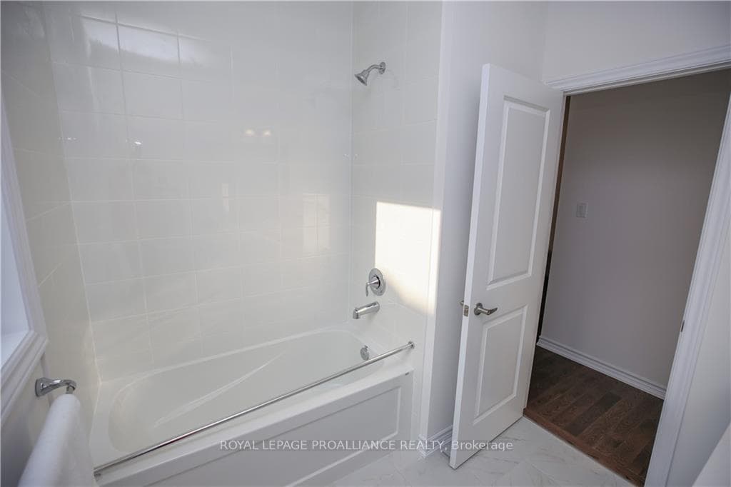 89 ADLEY Drive photo 13