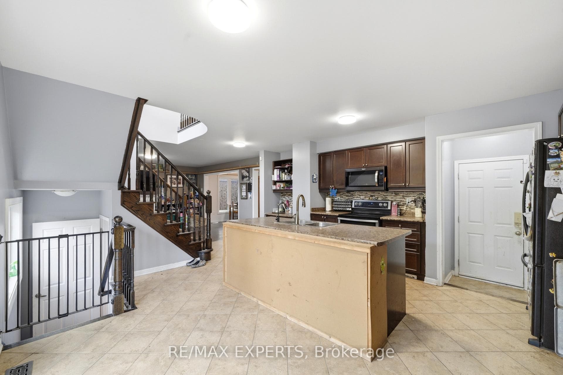 27 Kidd Crescent photo 12