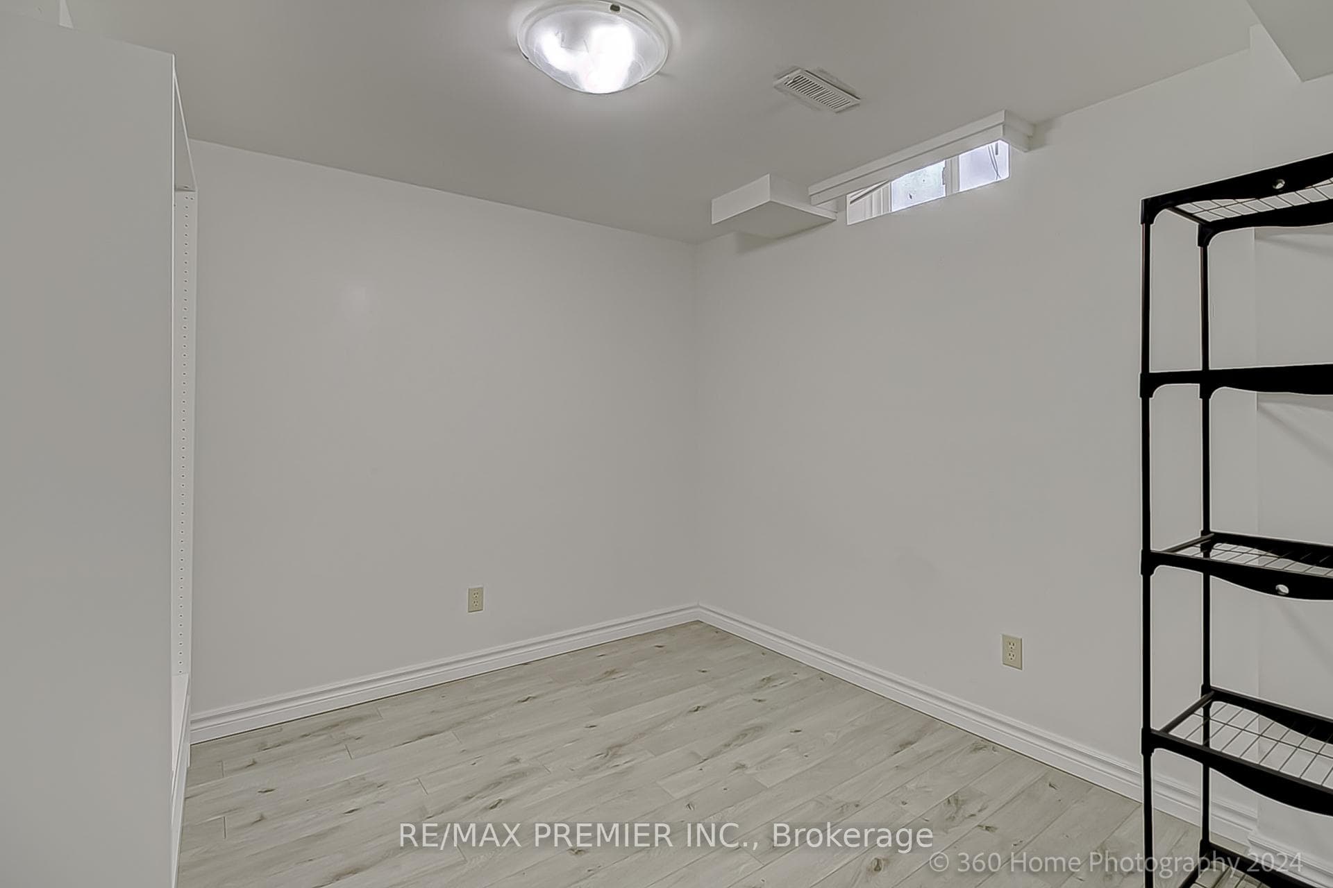 1439 Emerson Lane photo 25