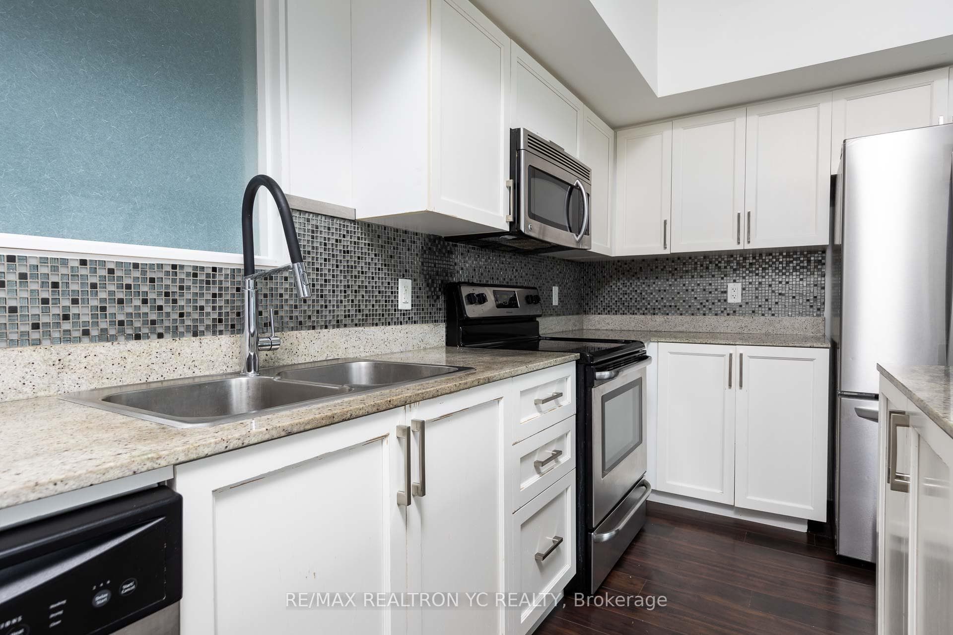 375 King Street Unit 1403 photo 4