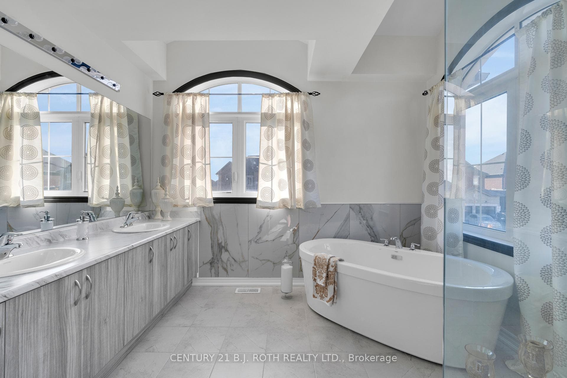 1056 Wickham Road photo 30