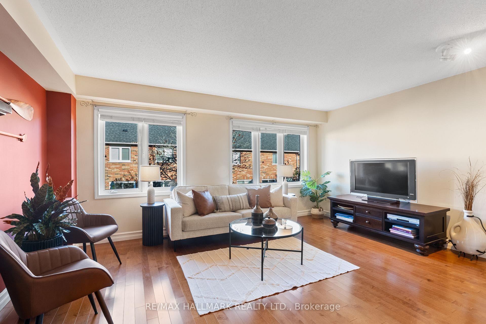 Bright Large rooms Mirage Hardwood floors