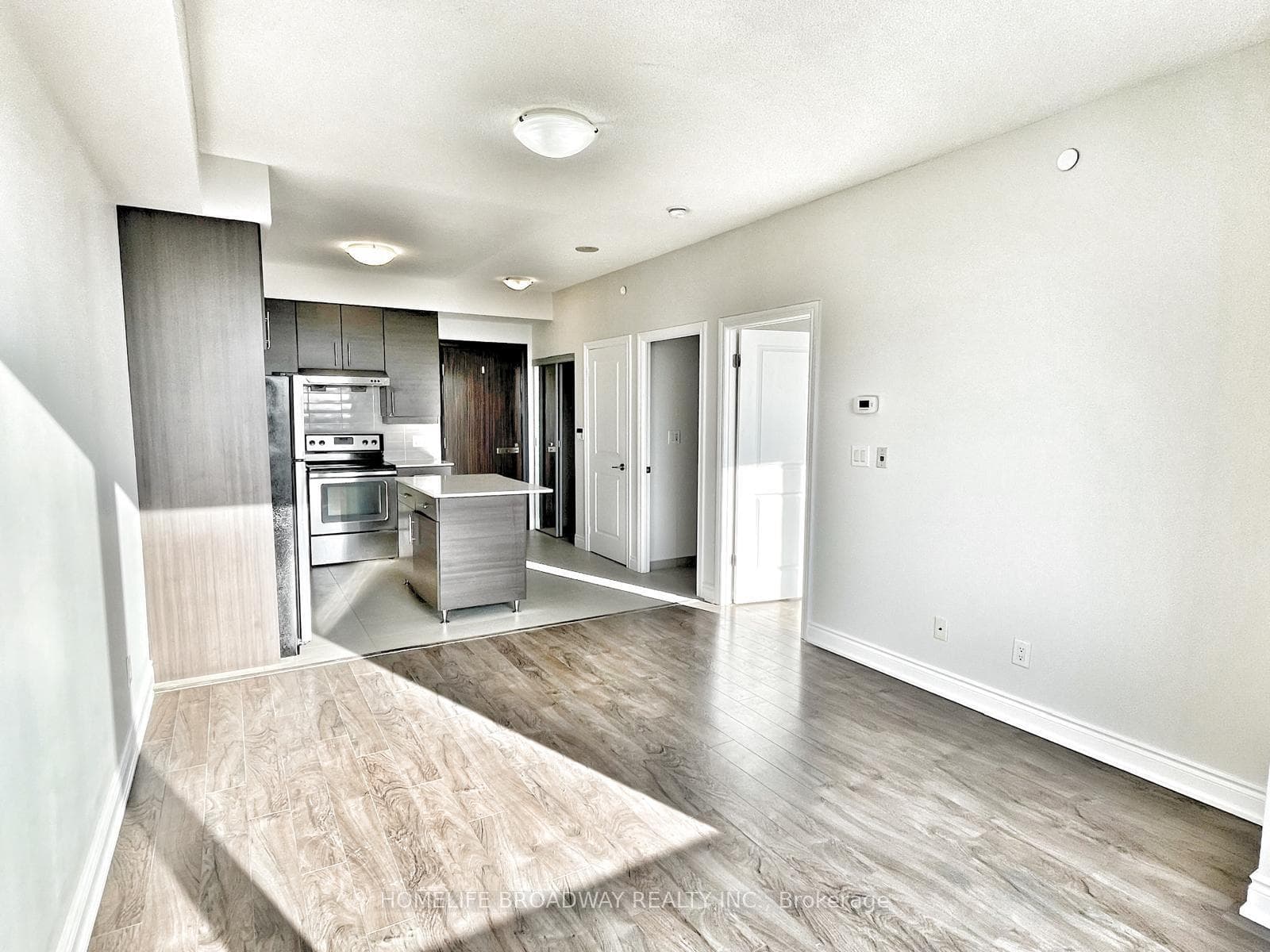 325 South Park Road Unit 905 photo 4