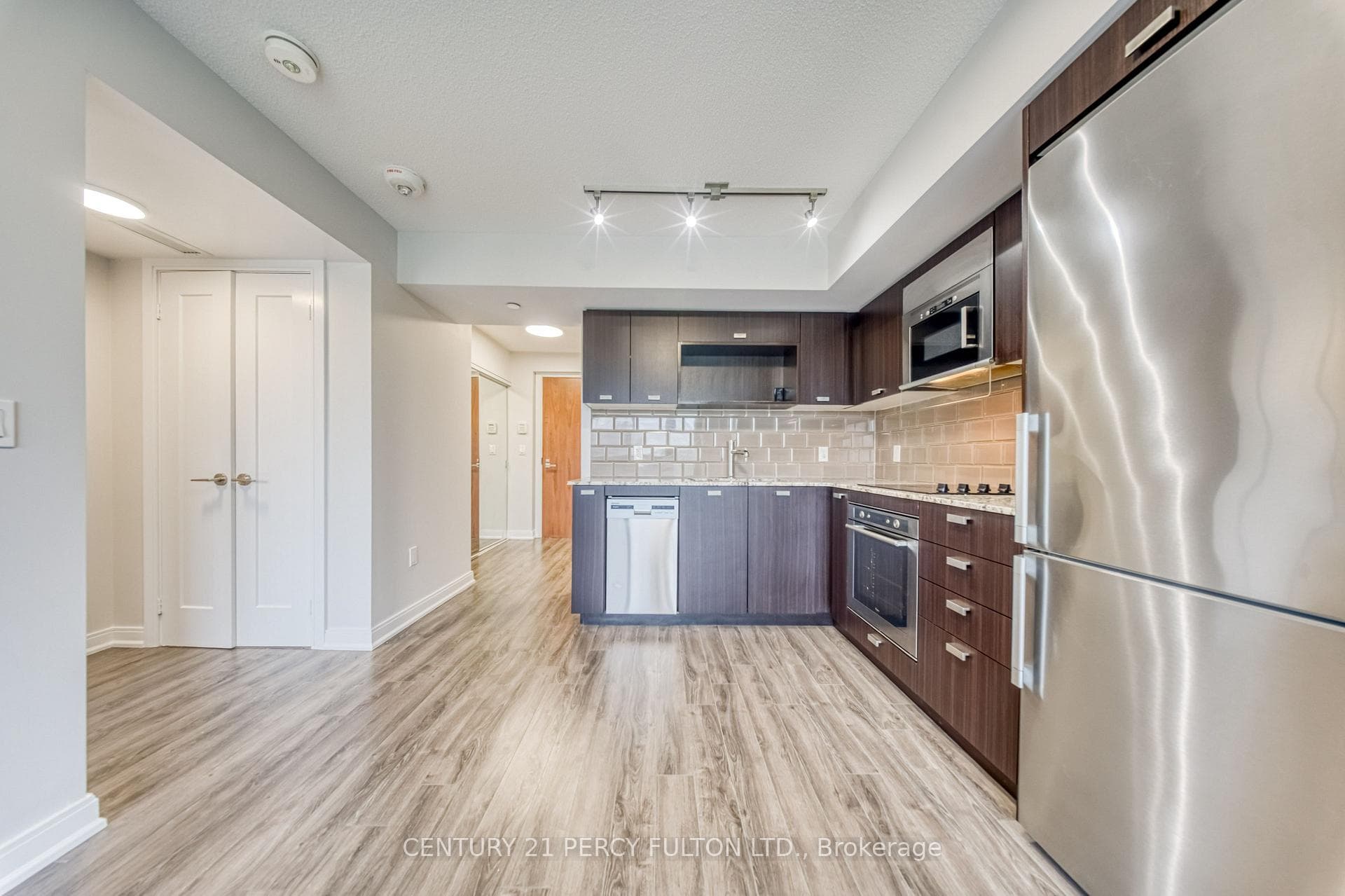 275 Village Green Square Unit 420 photo 8