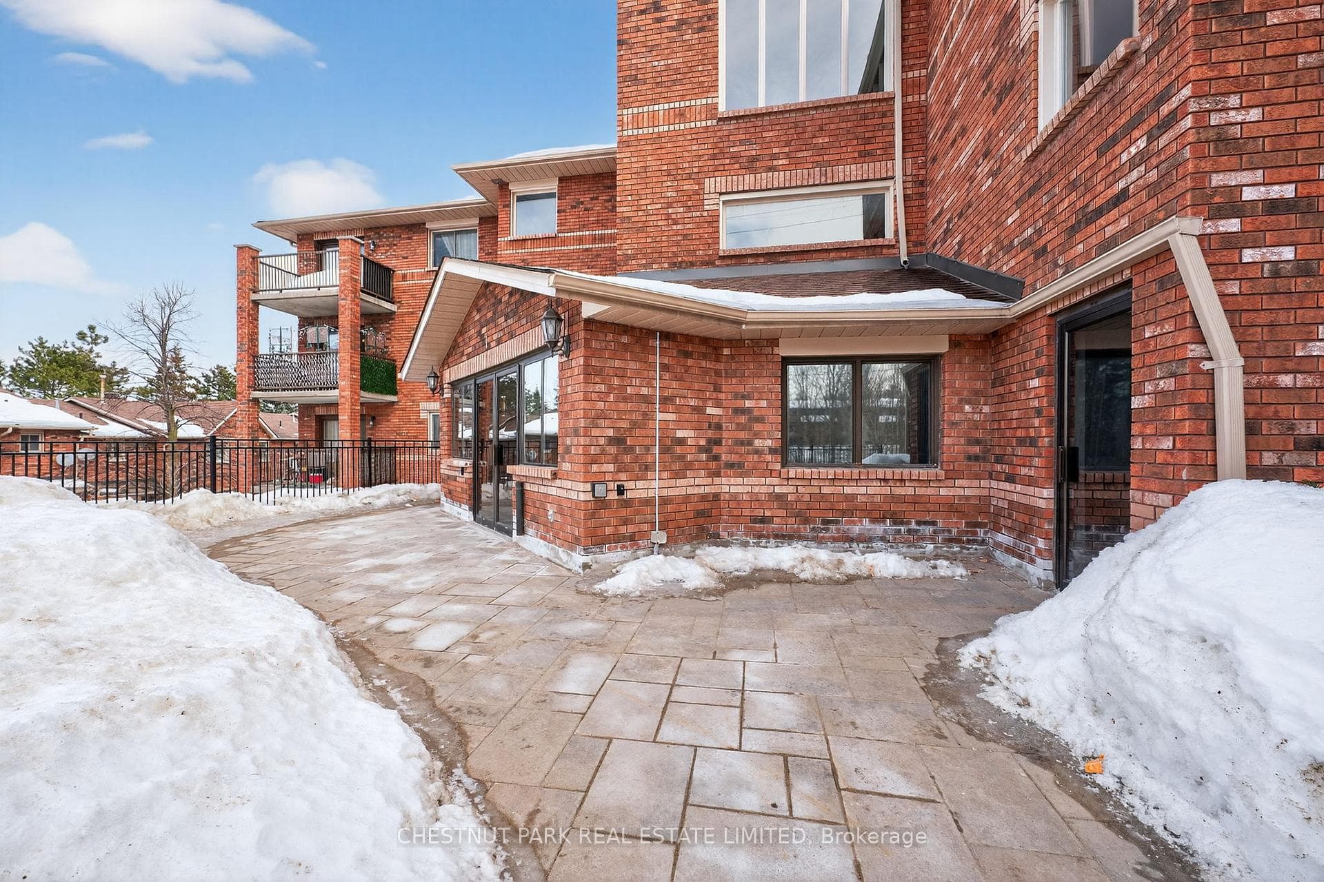 1 Quail Cres- Front entrance