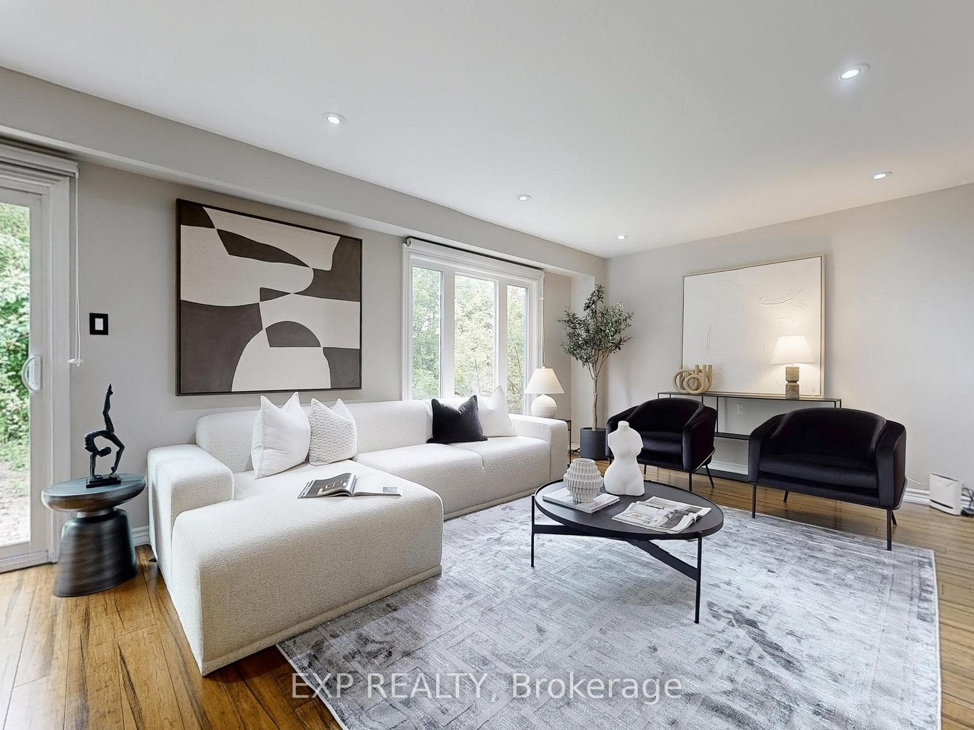 19 Kenscott Road photo 2