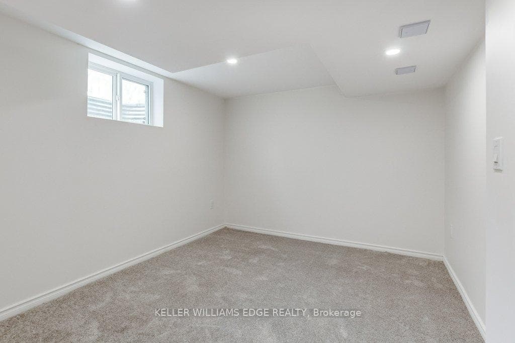 202 Erindale Avenue photo 31