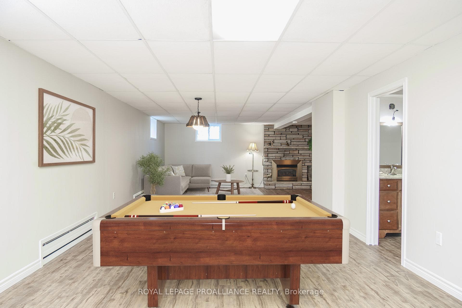 371 Maple Avenue photo 41
