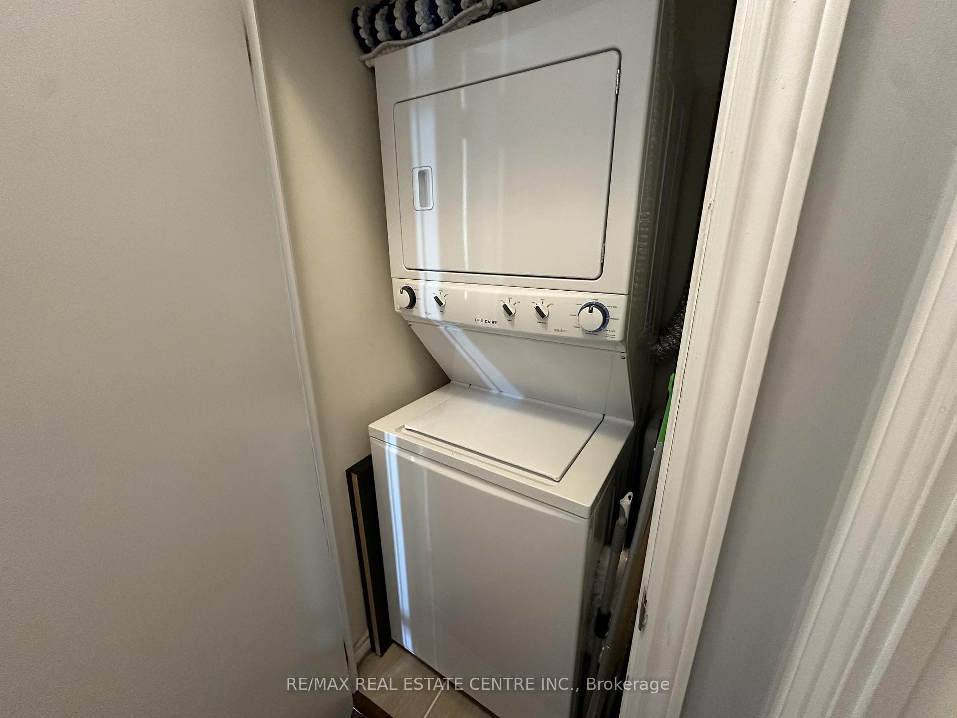 1328 Birchmount Road Unit 1806 photo 16