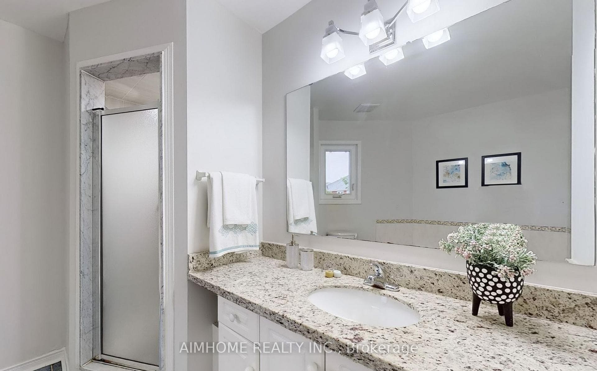 36 MEADOWGRASS Crescent photo 12