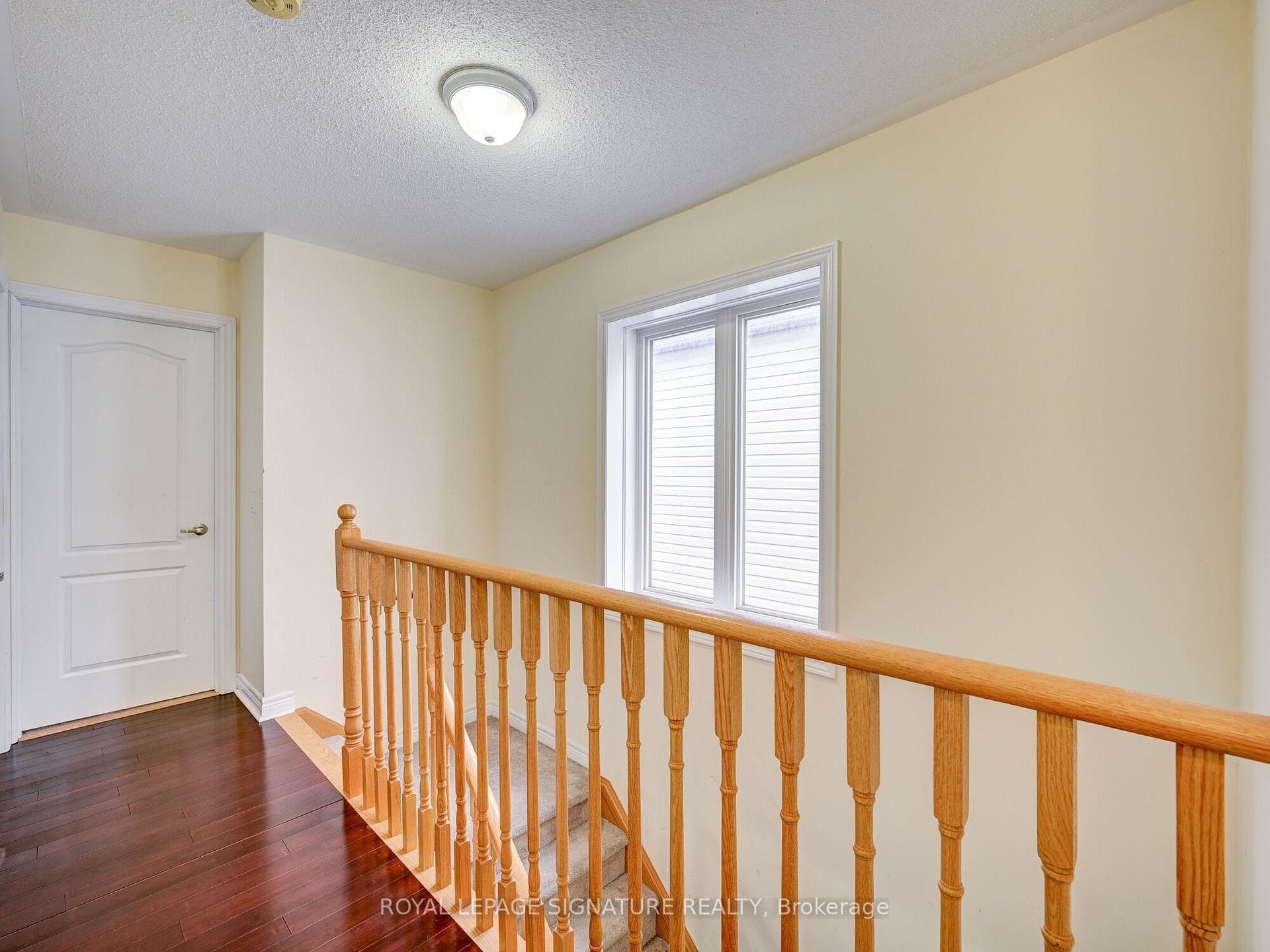 758 Cook Crescent photo 27