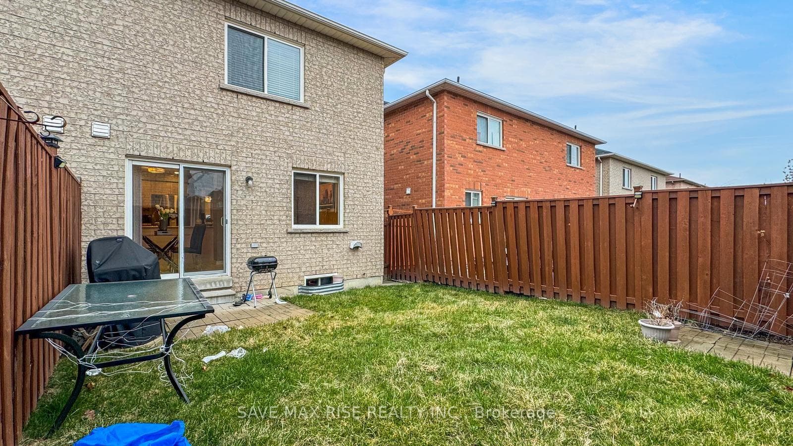 809 Rogerson Road photo 34