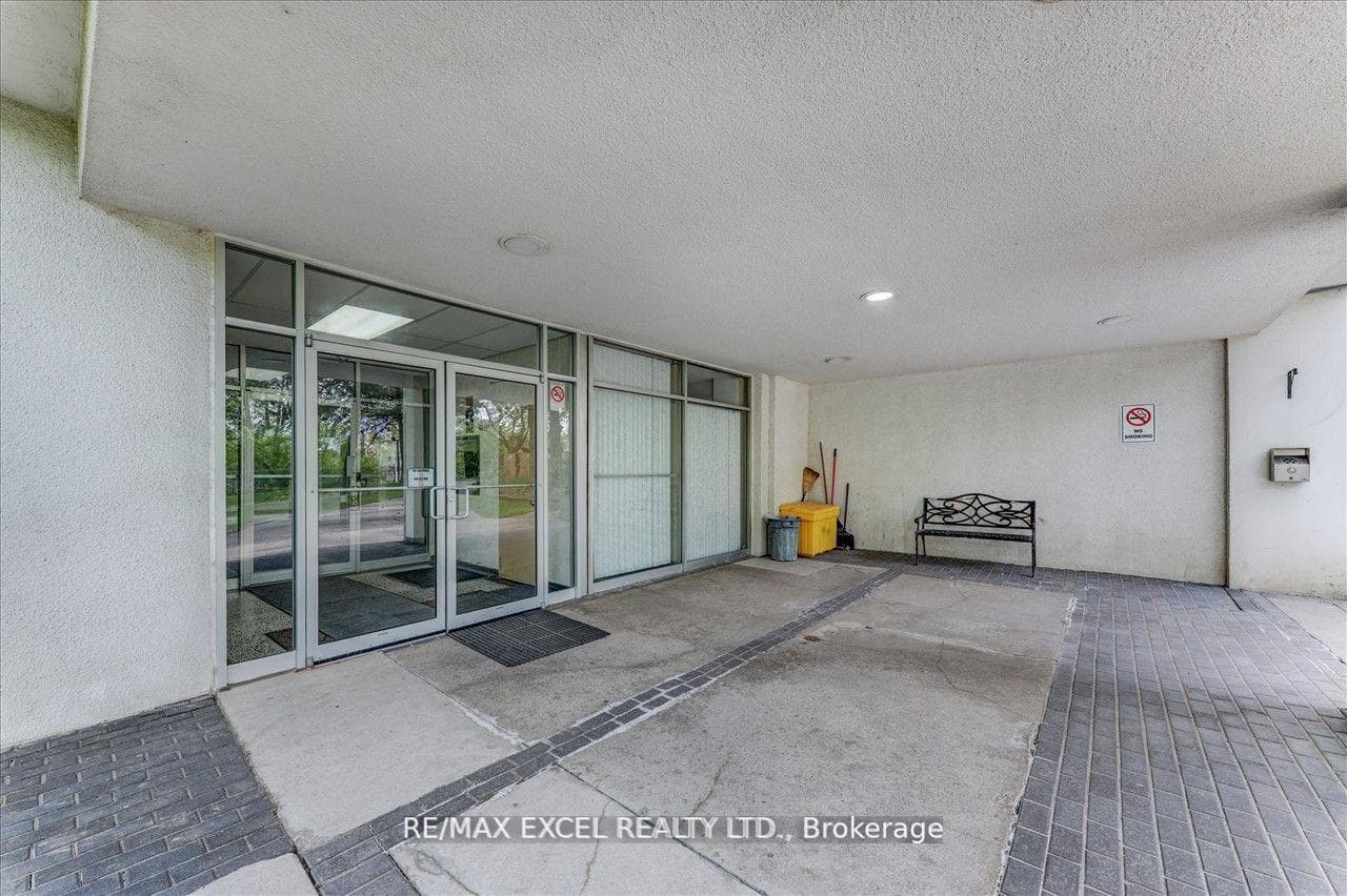 2245 Eglinton Avenue Unit 205 photo 27