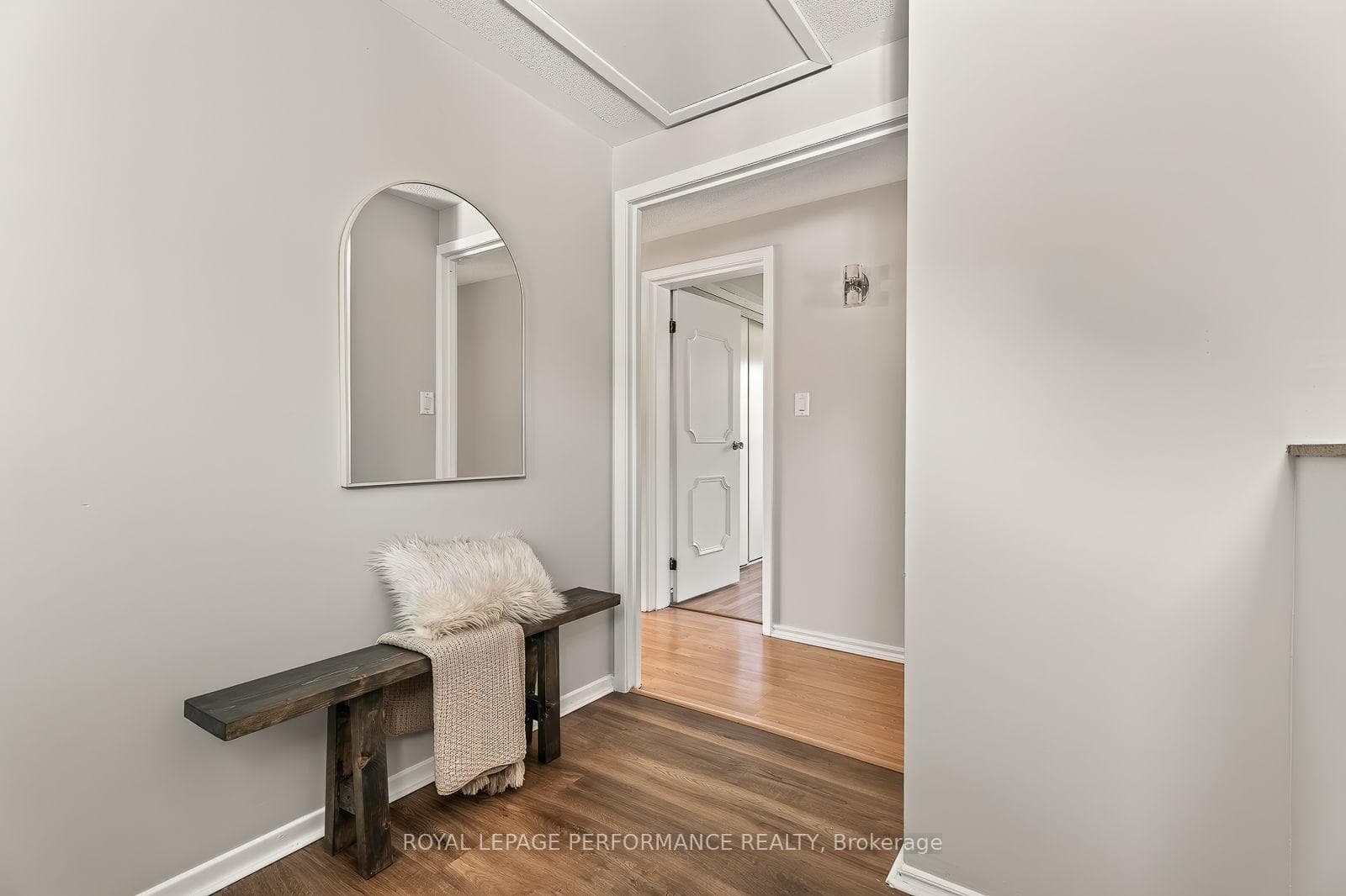 2179 Erinbrook Crescent photo 8