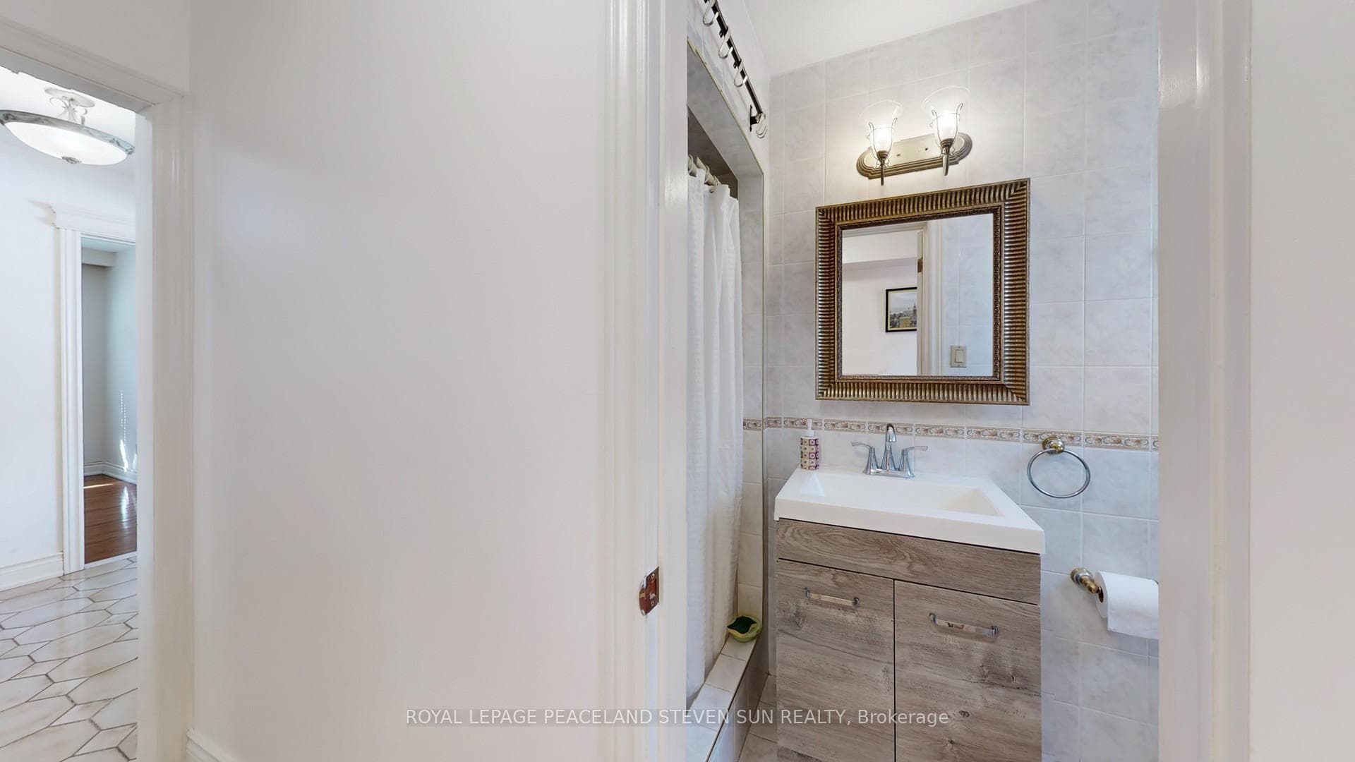 56 Bickerton Crescent photo 28