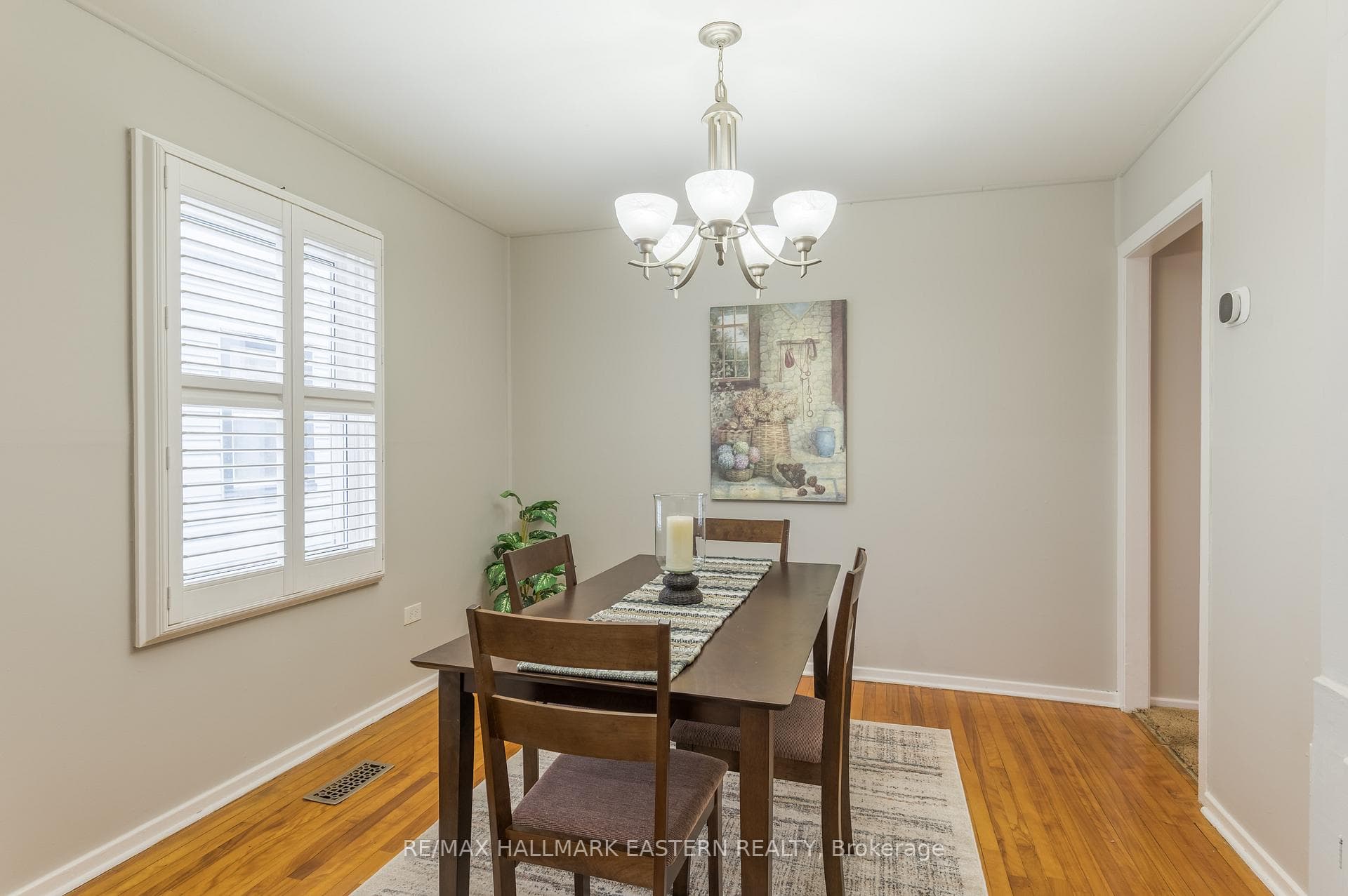 584 Paterson Street photo 19