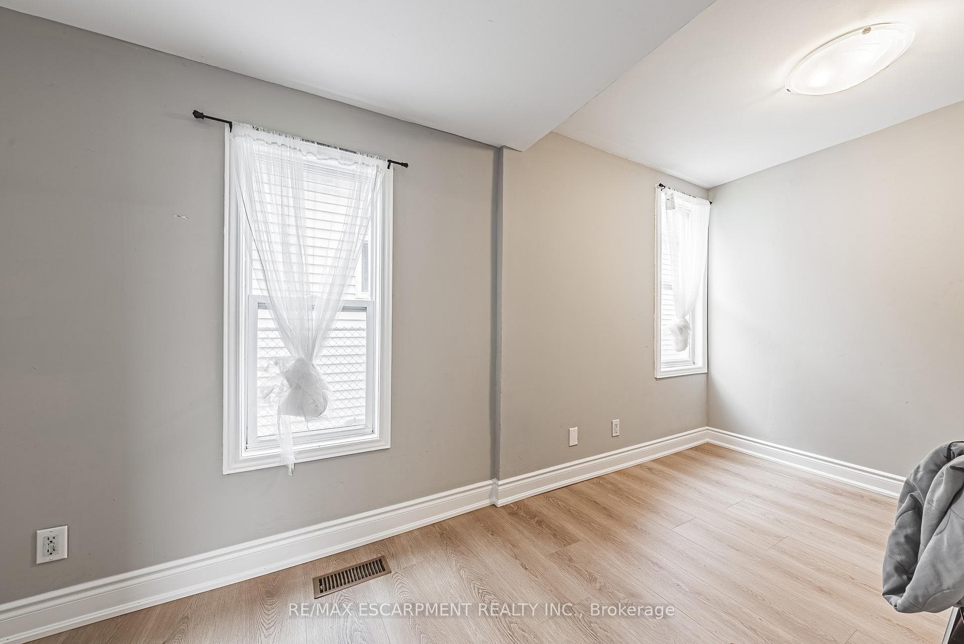 24 Rowanwood Street photo 11