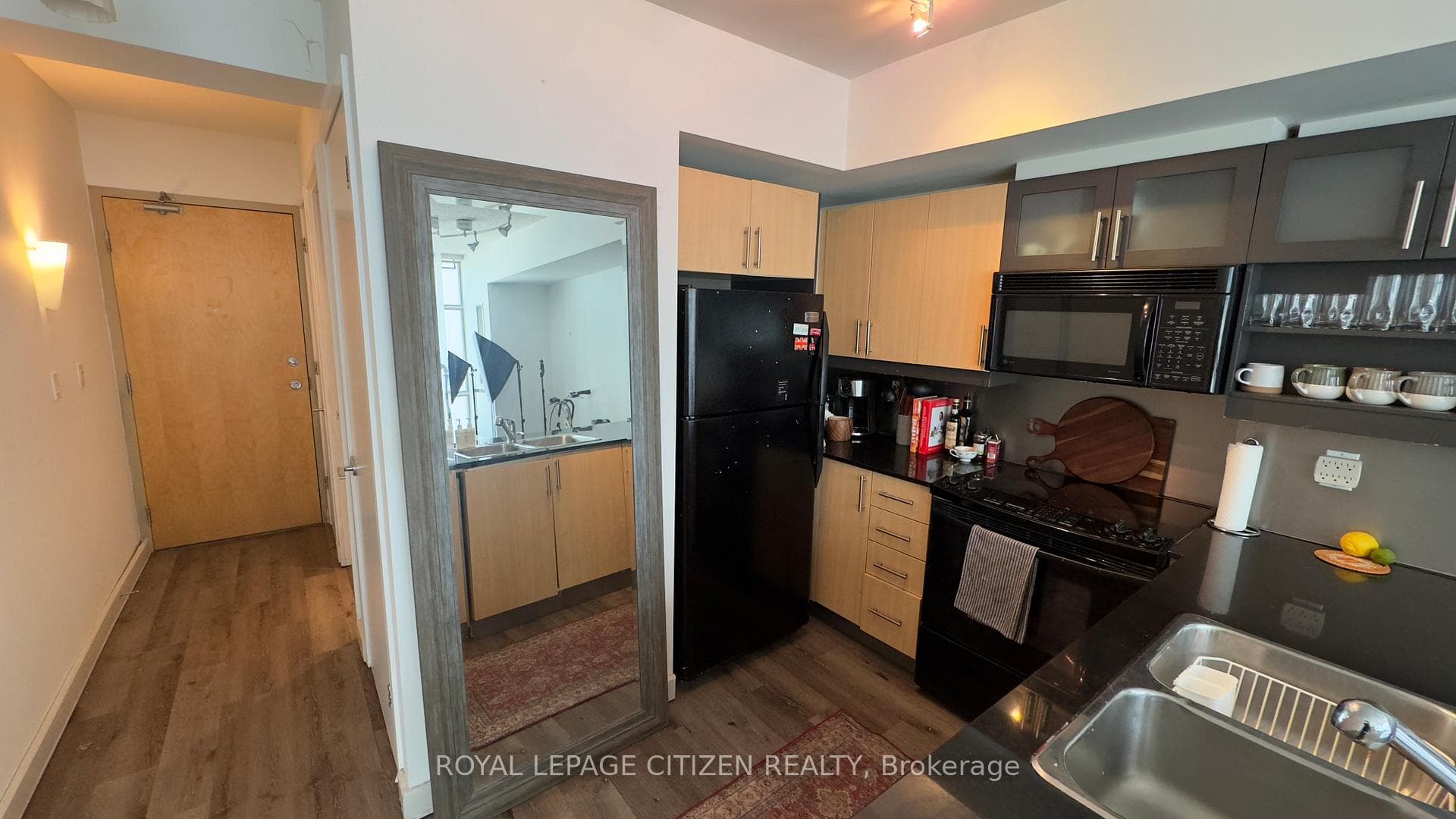350 Wellington Street Unit 317 photo 9