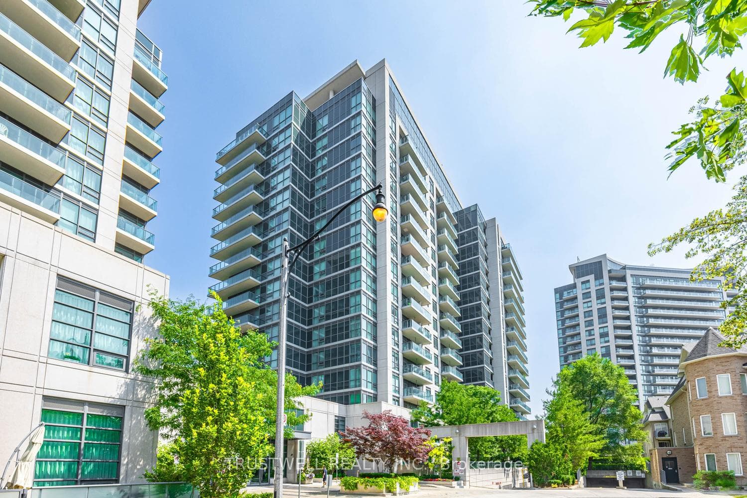 35 Brian Peck Crescent Unit PH21 photo 1